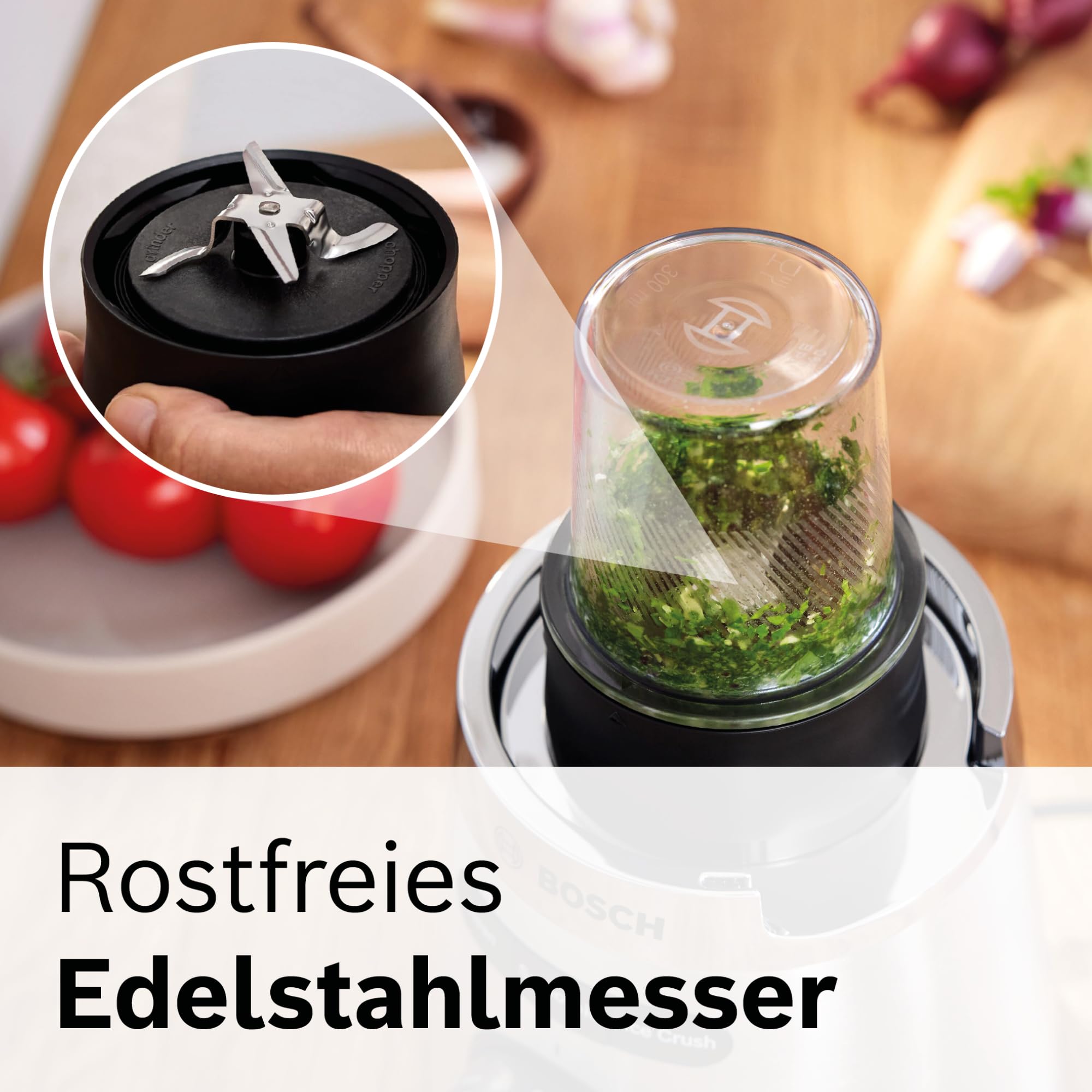Bosch Standmixer, Smoothie Maker, 30,000 U/min, 1200 W, Edelstahl-Messer, 1,5l ThermoSafe Glasbehälter, 0,6l ToGo-Flasche, Zerkleinerer, Made in Europe, VitaPower Serie 4 MMB6177S