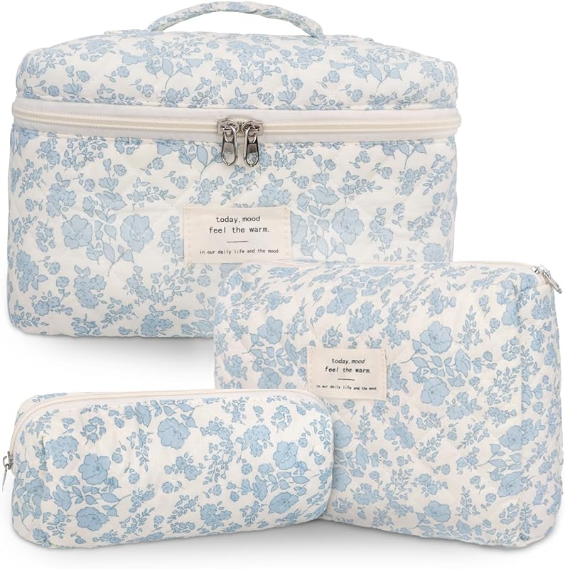 Necessaire GISMTR de Algodão Matelassê com Estampa Floral Azul e Branca, Pacote com 3