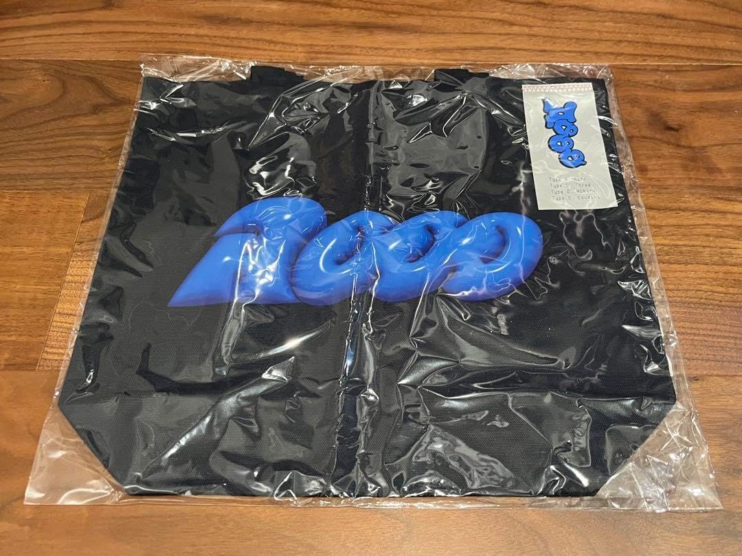 Aooo 3Dロゴトートバッグ ミッドナイトブルー Aooo 3Dロゴトートバッグ ミッドナイトブルー ホビーグッズ