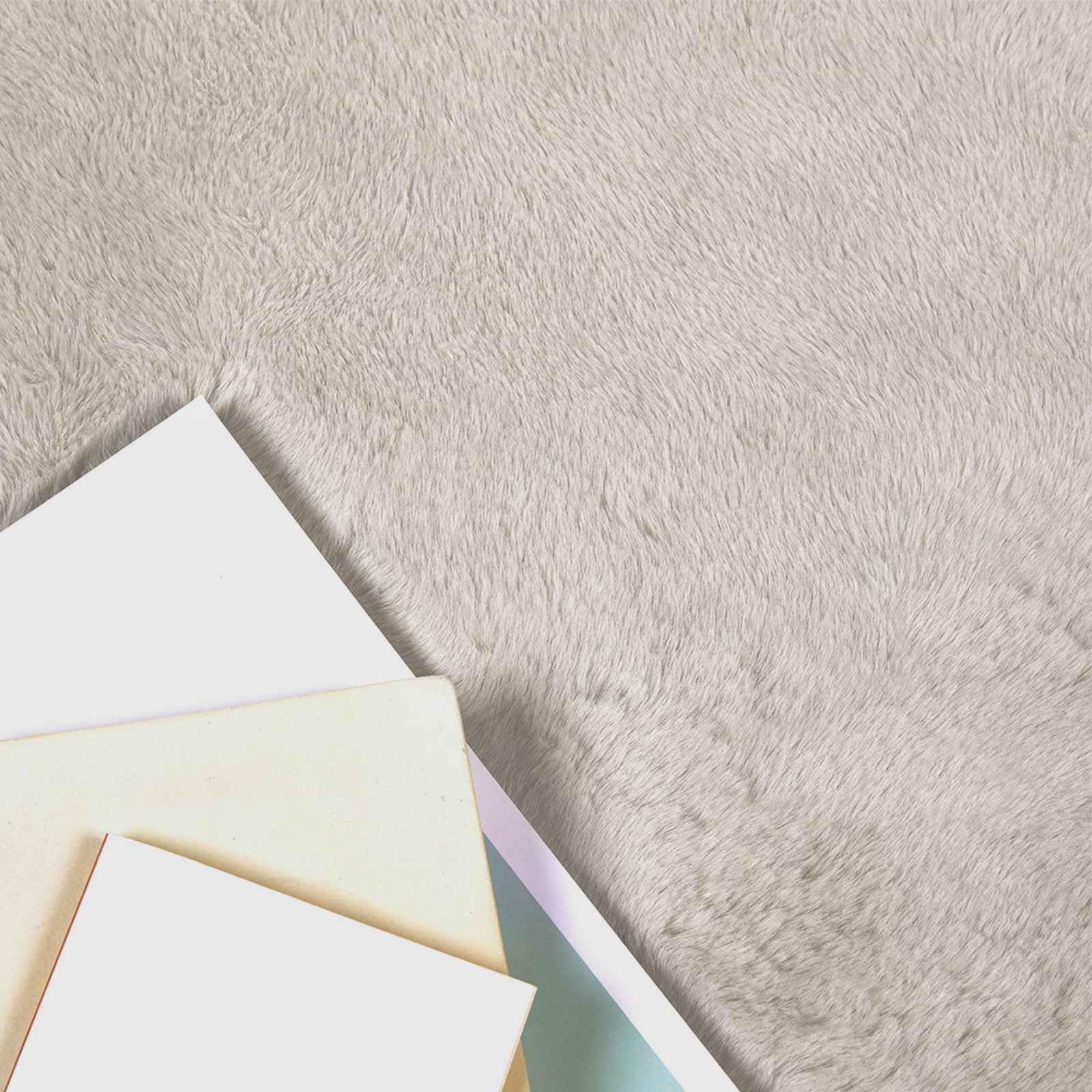 Kunstfellteppich 100x200 cm OLITE, Rutschfester Teppich in Beige, Weicher Webpelz-Teppich, Kunstkaninchenfell-Optik, Flauschige Wohndeko für Wohnzimmer Schlafzimmer