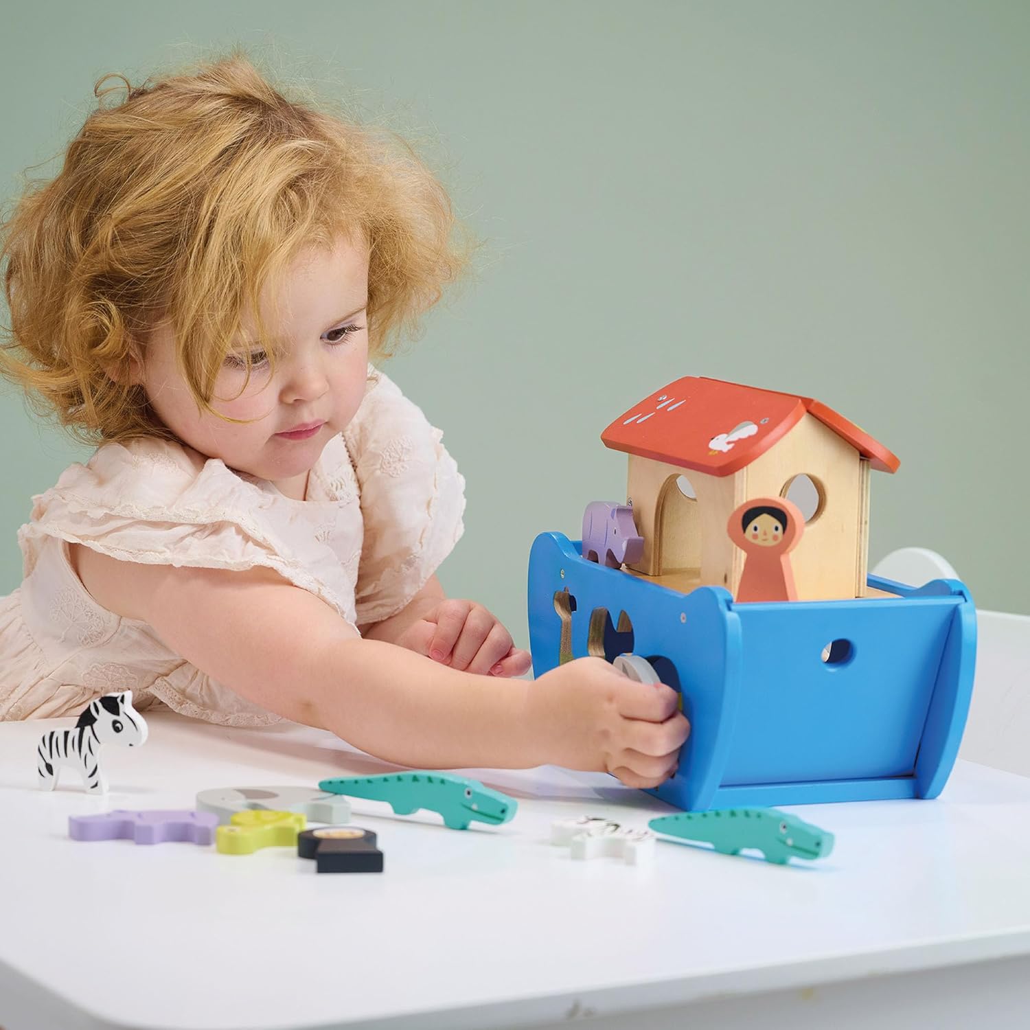 Mentari Toys - Shape Sorting Animal Ark - 14pc Wooden Shape Sorting Boat - Montessori Activity Toy for Toddlers - Boost Fine Motor Skills and Shape Recognition - Educational Toy - Age 2+