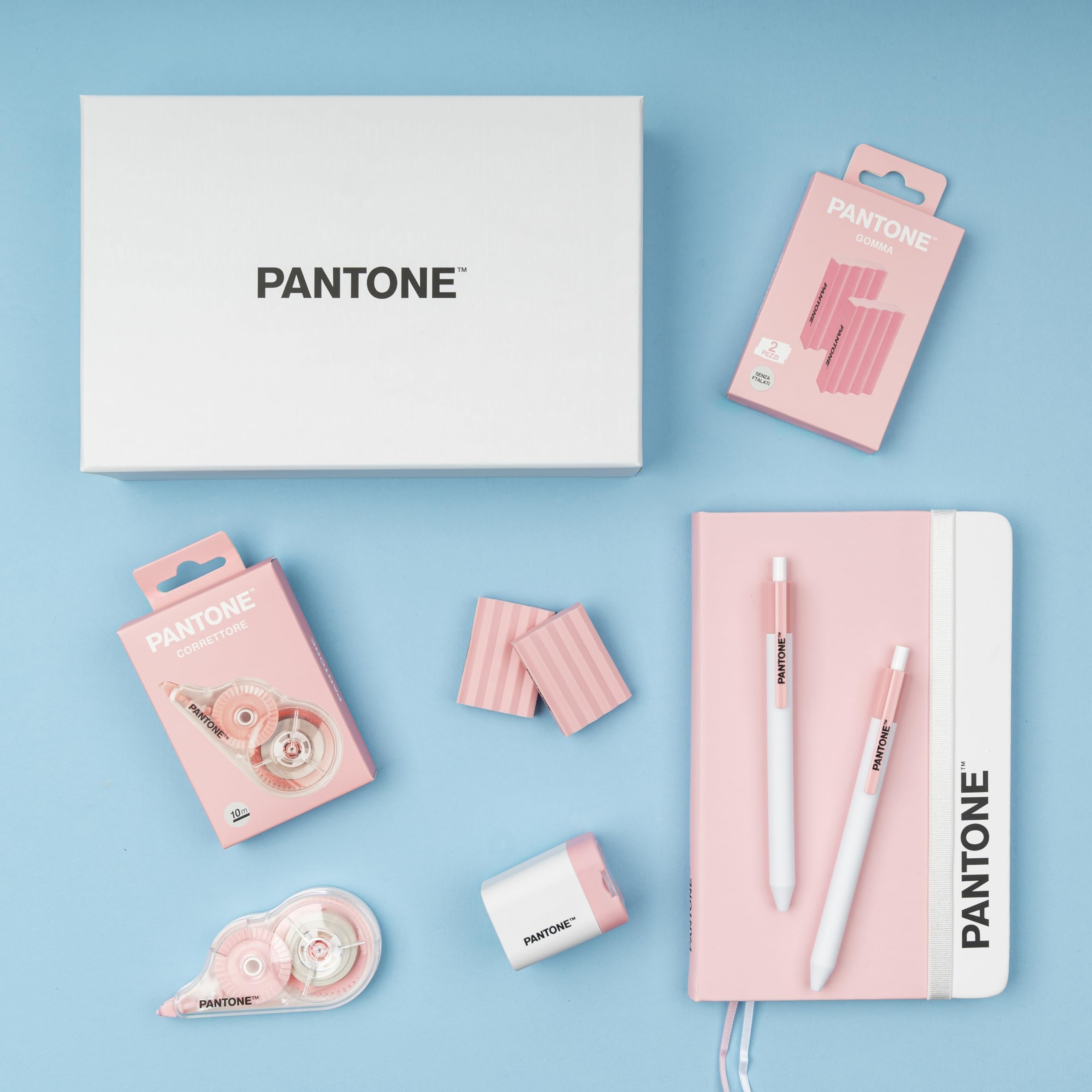 PANTONE Pastel Gift Box - Set Cancelleria con Temperino con Serbatoio, Taccuino Appunti, 2 Gomme da Cancellare, Bianchetto a Nastro 10mt e Penne Gel Nere 0.7 mm, Prodotti Cartoleria per Idee Regalo