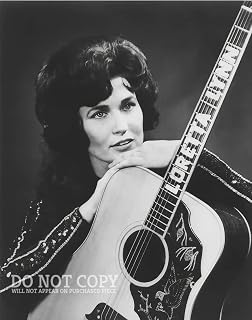 Loretta Lynn Photograph 8 X 10 - Stunning 1971 Portrait - WSM Radio Publicity Picture - Country Music Star - Rare Photo - Poster Art Print