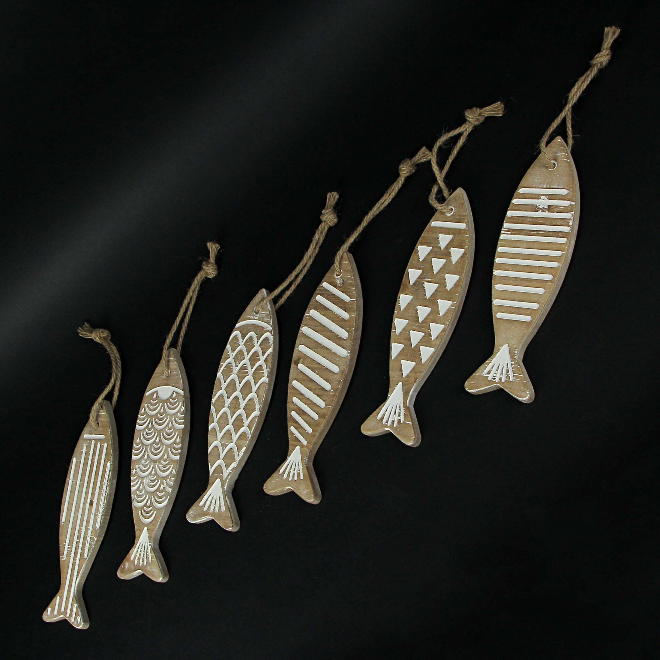 Amazon｜手彫りの木製魚 壁掛け彫刻 6個セット ホームインテリア 装飾