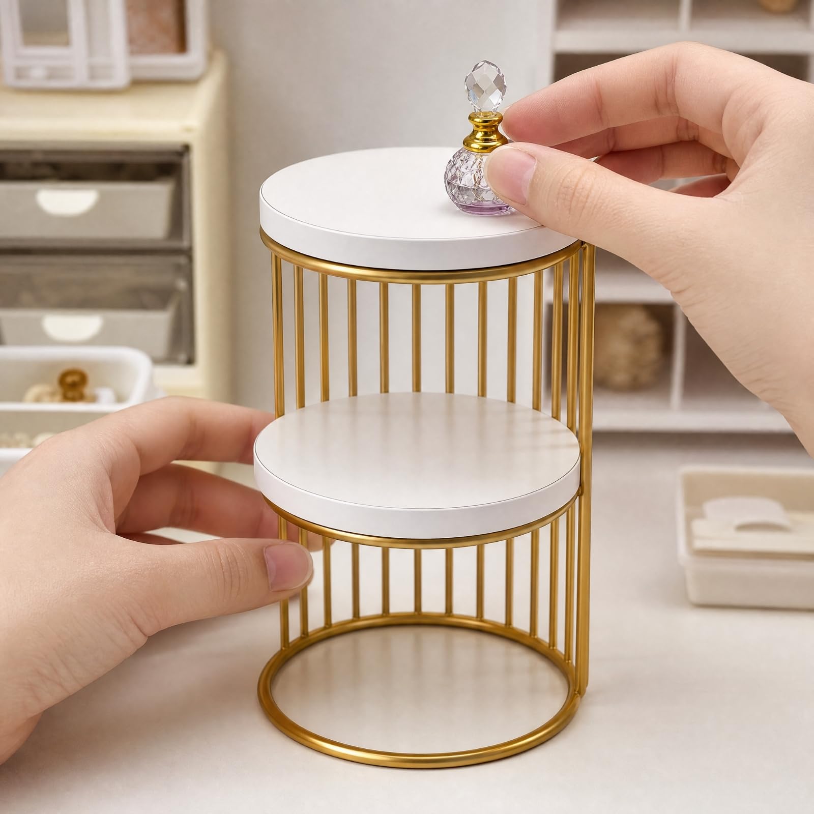 Tavolino da Comodino per Bambole Due Ripiani Bianco Tavolino Laterale Miniatura Facile da Montare Mobili per Allestimenti Hobby