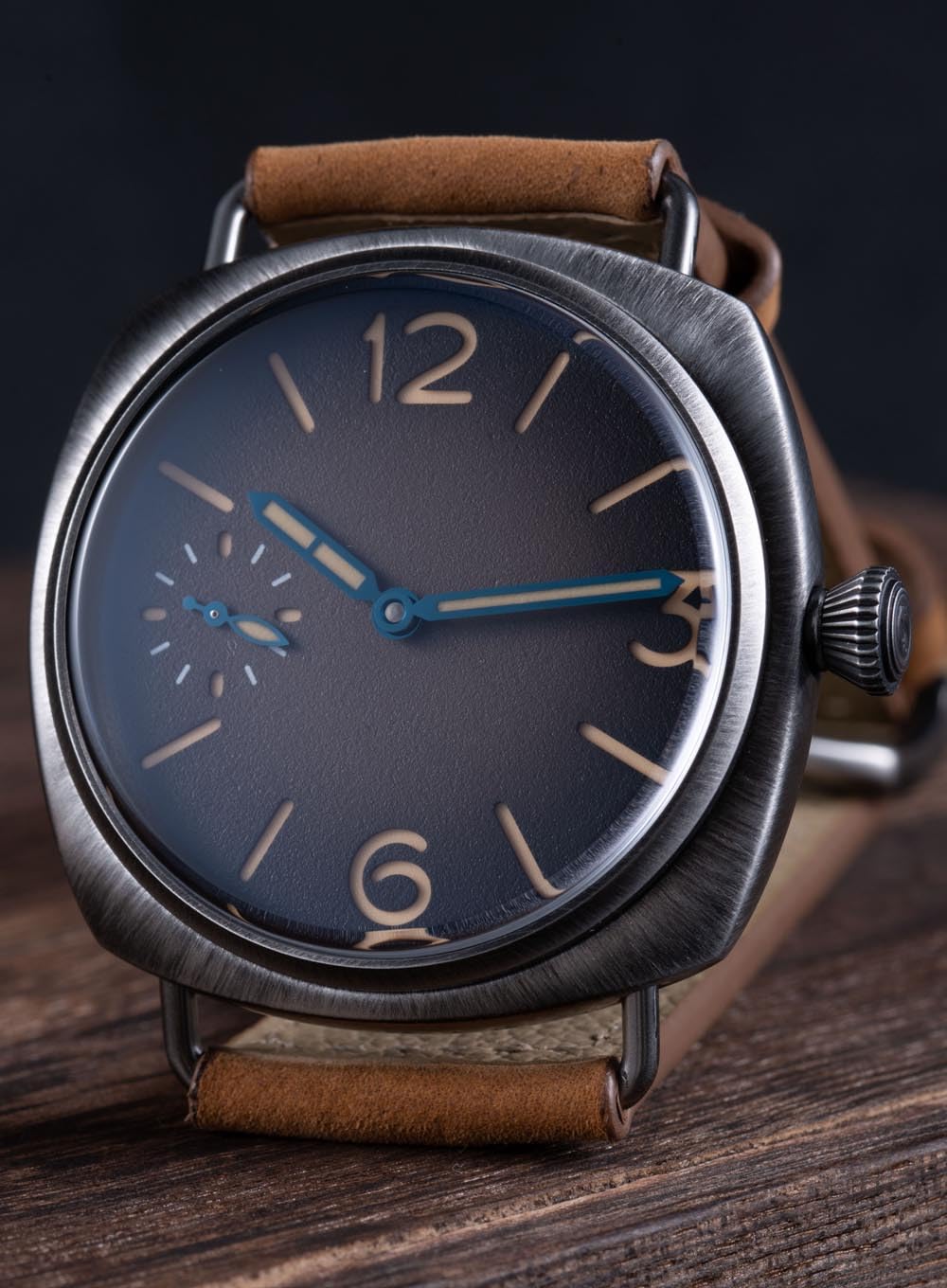 Orologio automatico da uomo con carica manuale, design vintage, vetro zaffiro luminoso, acciaio 316L, cinturino in pelle, opzioni su misura (marrone-B)