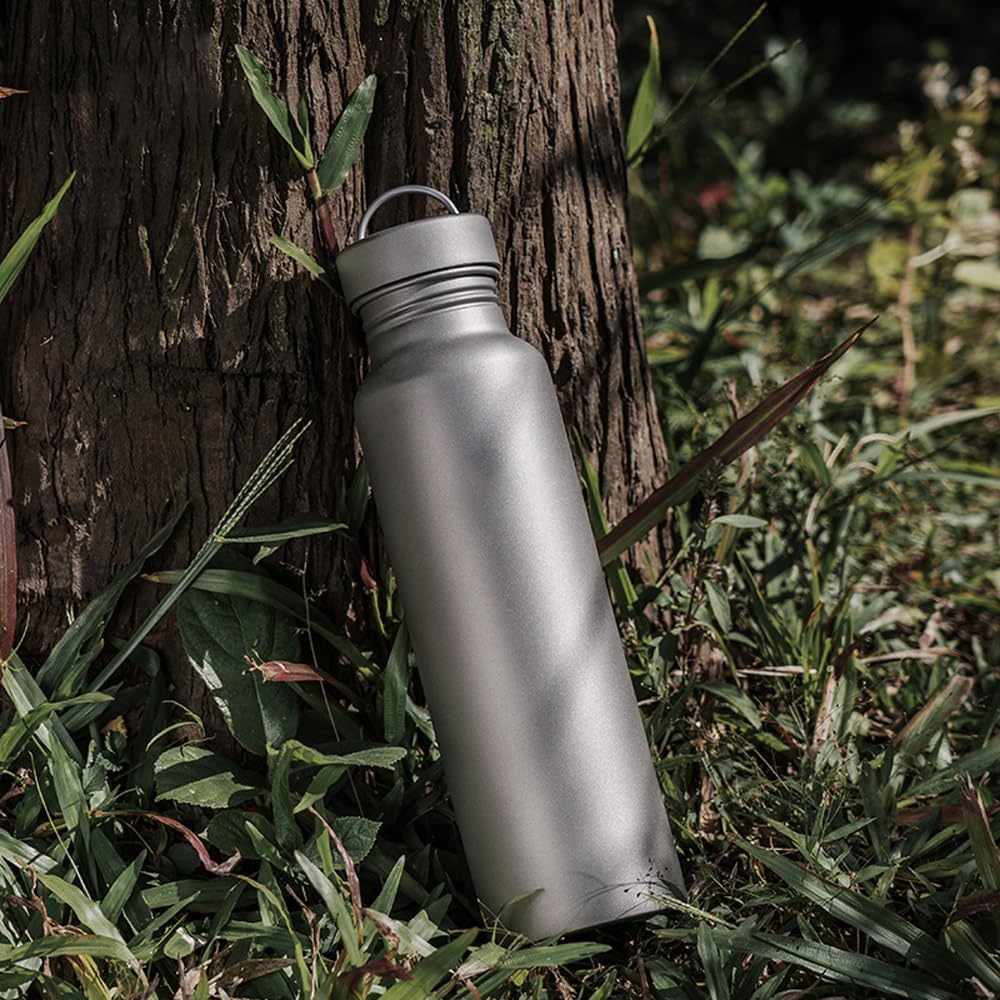 Gourde de Sport en Titane 800 ML | Accessoire d'extérieur ultraléger, étanche et réutilisable for Les Voyages, Le Camping, la randonnée, Le Sport et Le Quotidien.