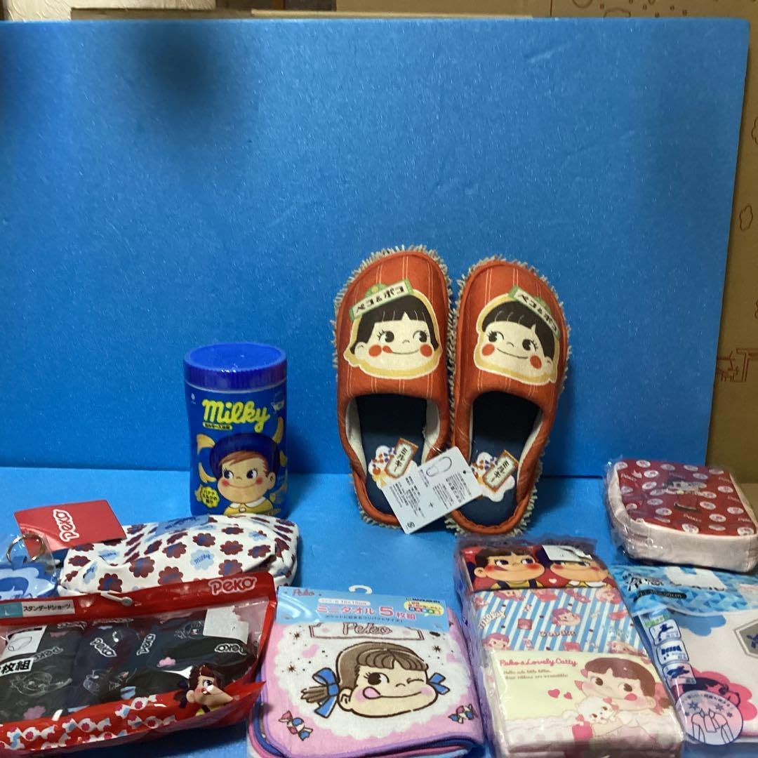 1832 ペコちゃんスリッパセット
