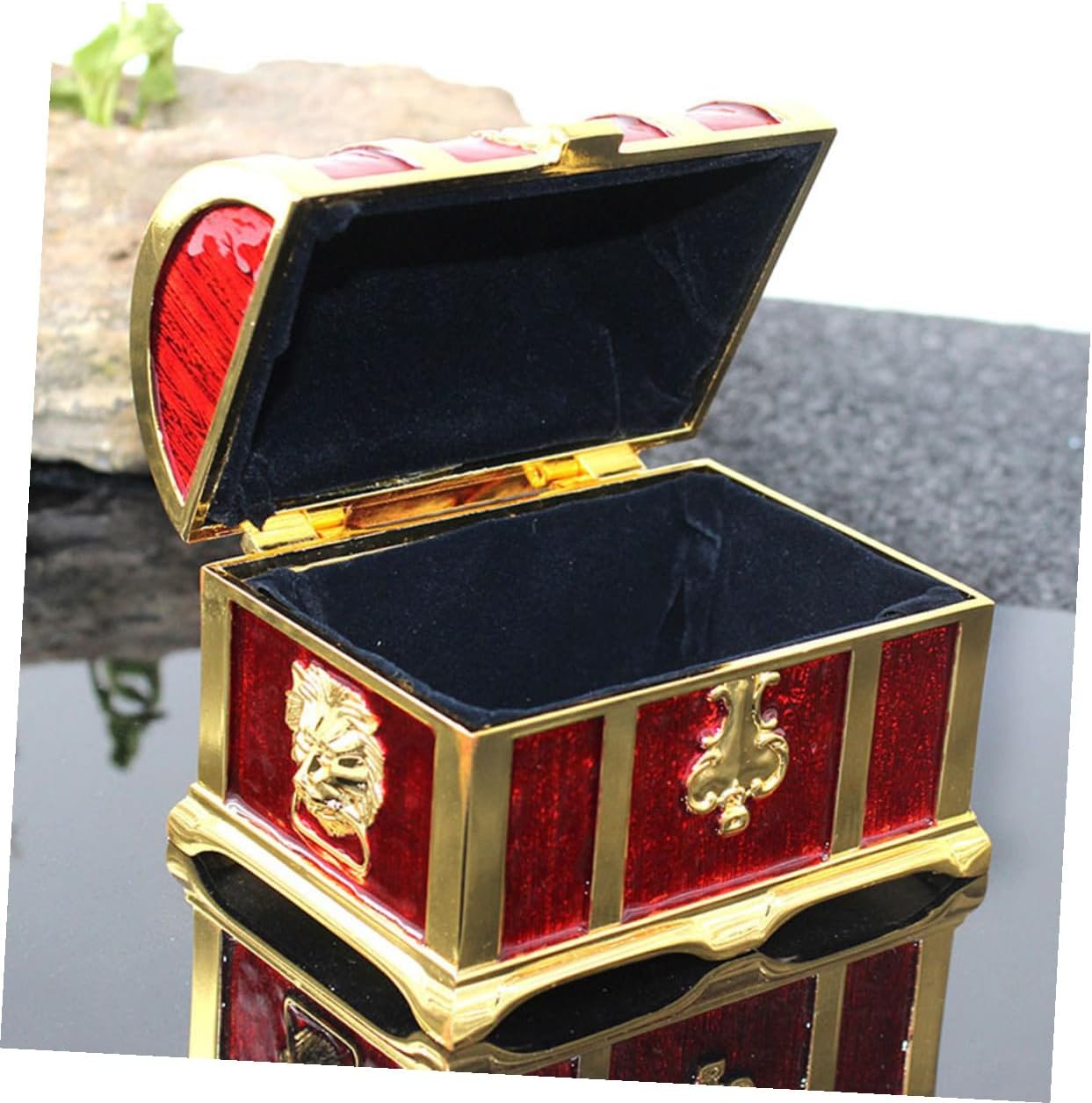Vintage Style Treasure Chest Jewelry Box with Red Resin Finish, Alloy Decorative Storage Case and Home Décor, Handicraft Collection Organizer for Travel and Display