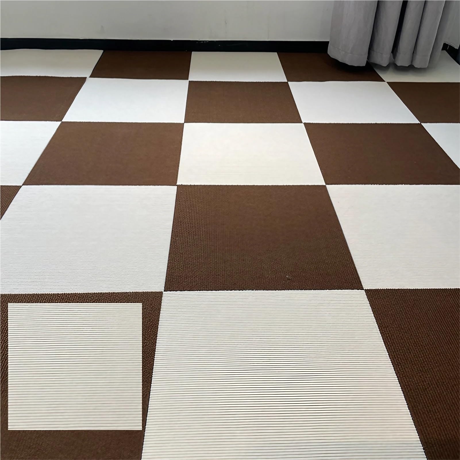 Revêtement Sol Autocollant 30x30cm Antidérapant, Dalle Moquette Acoustique Moelleuse, Tapis Carré Imbriqué pour Bureau, Maison et Espaces Commerciaux(Cream White,16 x 16 Inch-9 Pcs)