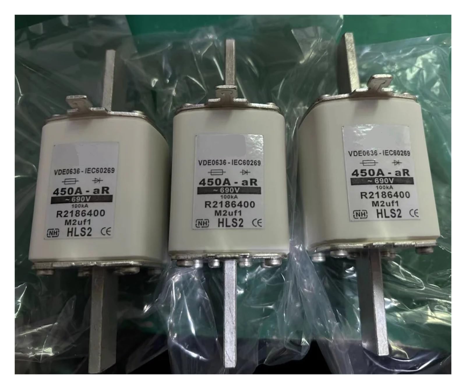 Fusibles R2186200 400A-aR 690V M2Uf1 HLS2 R2186400 450A 690V M2Uf1 R2086921 630A 690V HLS2 HLS2 250A-gR 500V 120KA M2UF2(R2186200 400A 690V)