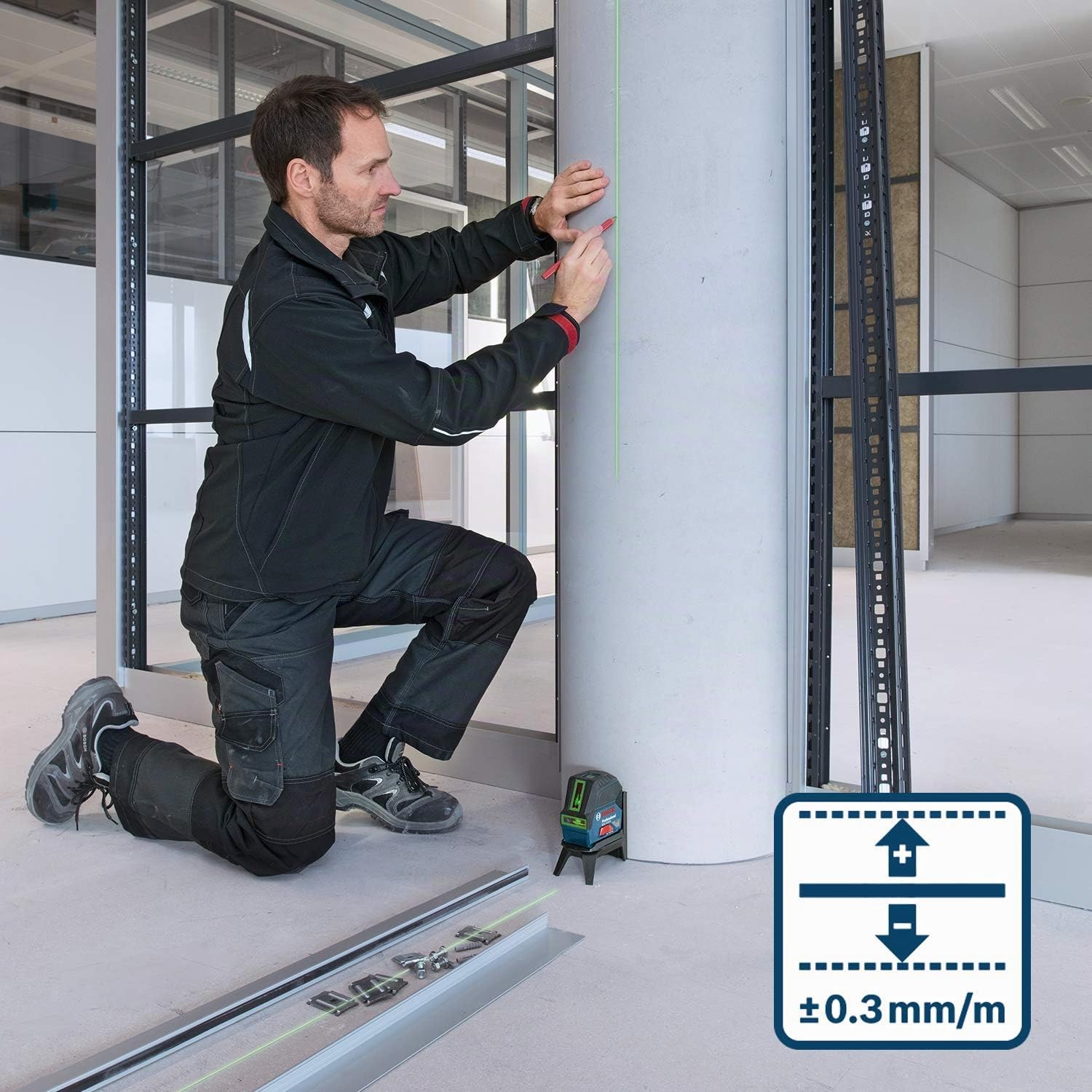 Bosch Professional Livella laser multifunzione GCL 2-15 G (laser verde, da interno, punti a piombo, 15 m, 3 pile a stilo da 1,5 V, supporto ruotabile RM 1, pannello di mira per laser, valigetta)