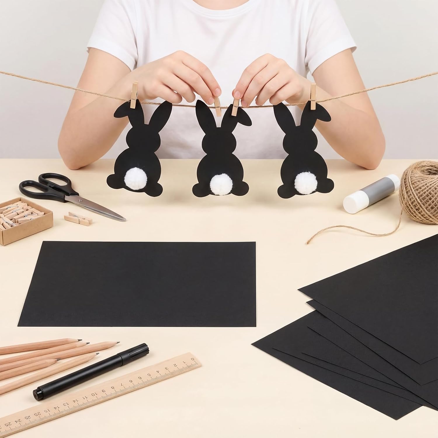 Fainne 150 Sheets White Card Stock, Black, 8.5 x 11 Inch