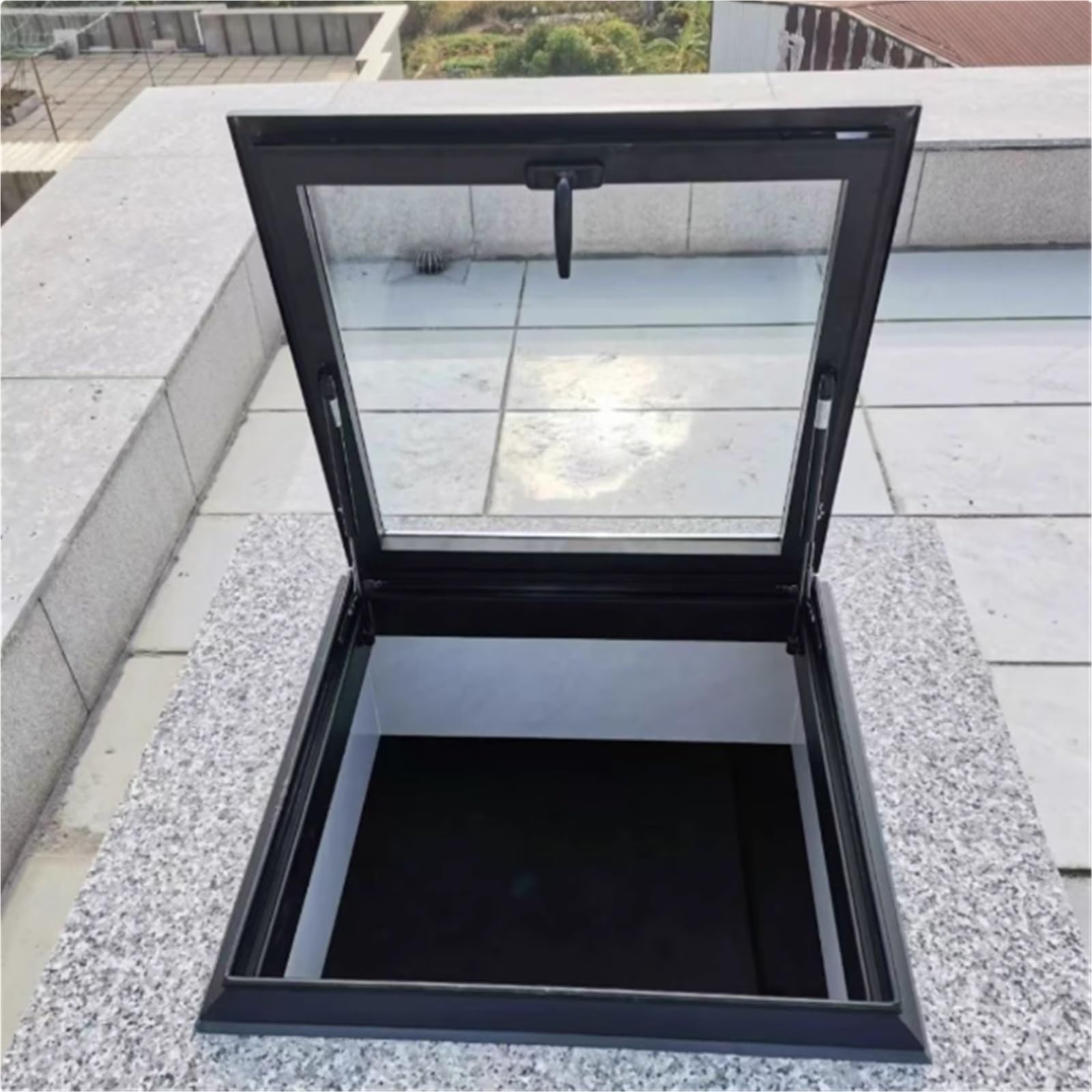 Puits de lumière pour abri de jardin illuminant votre atelier