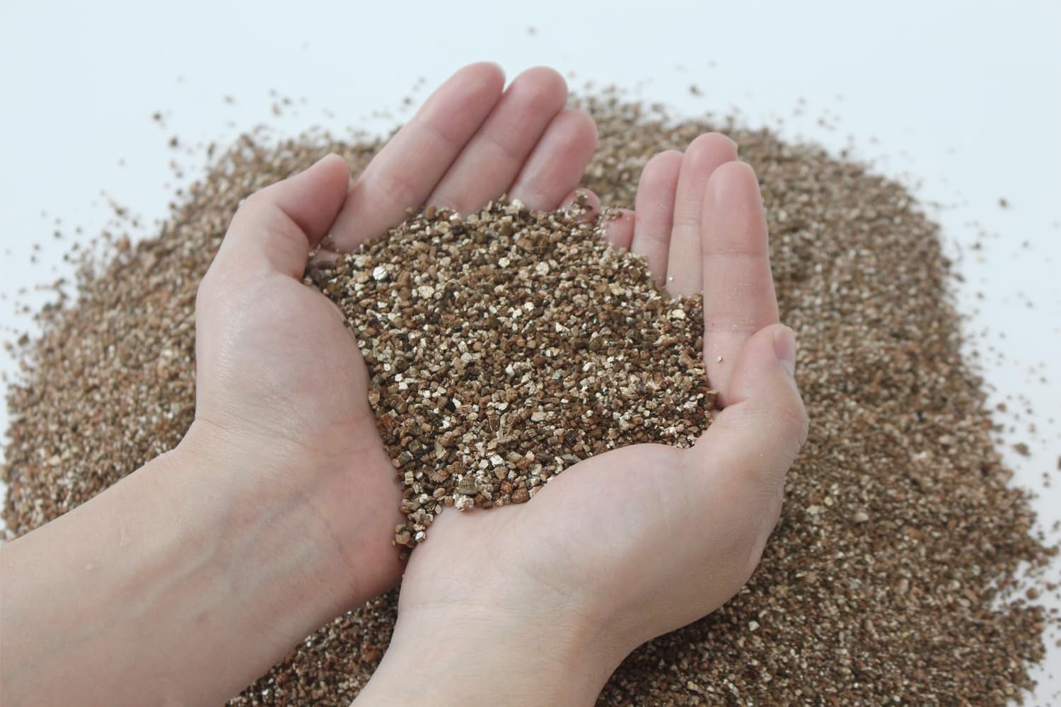 2QT Organic Vermiculite, Horticultural Vermiculite for Plants, Soil Additive for Potted Plants, Vermiculite Coarse Hydroponic for Succulent Orchid Gardening Reptiles