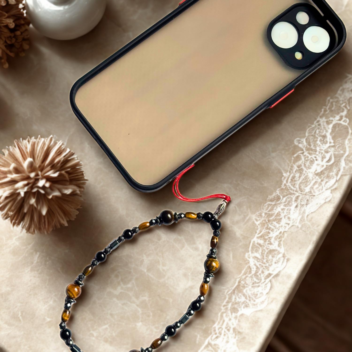 Ayrestyle Kaplan Gözü Doğal Taş Telefon Charm, Cep Telefonu Bilek Askısı, Kahverengi, Yuvarlak, Doğal Taş, Hematit Detaylı, Kırmızı İpli, 24 cm - 14 Şubat Sevgililer Günü Hediyesi