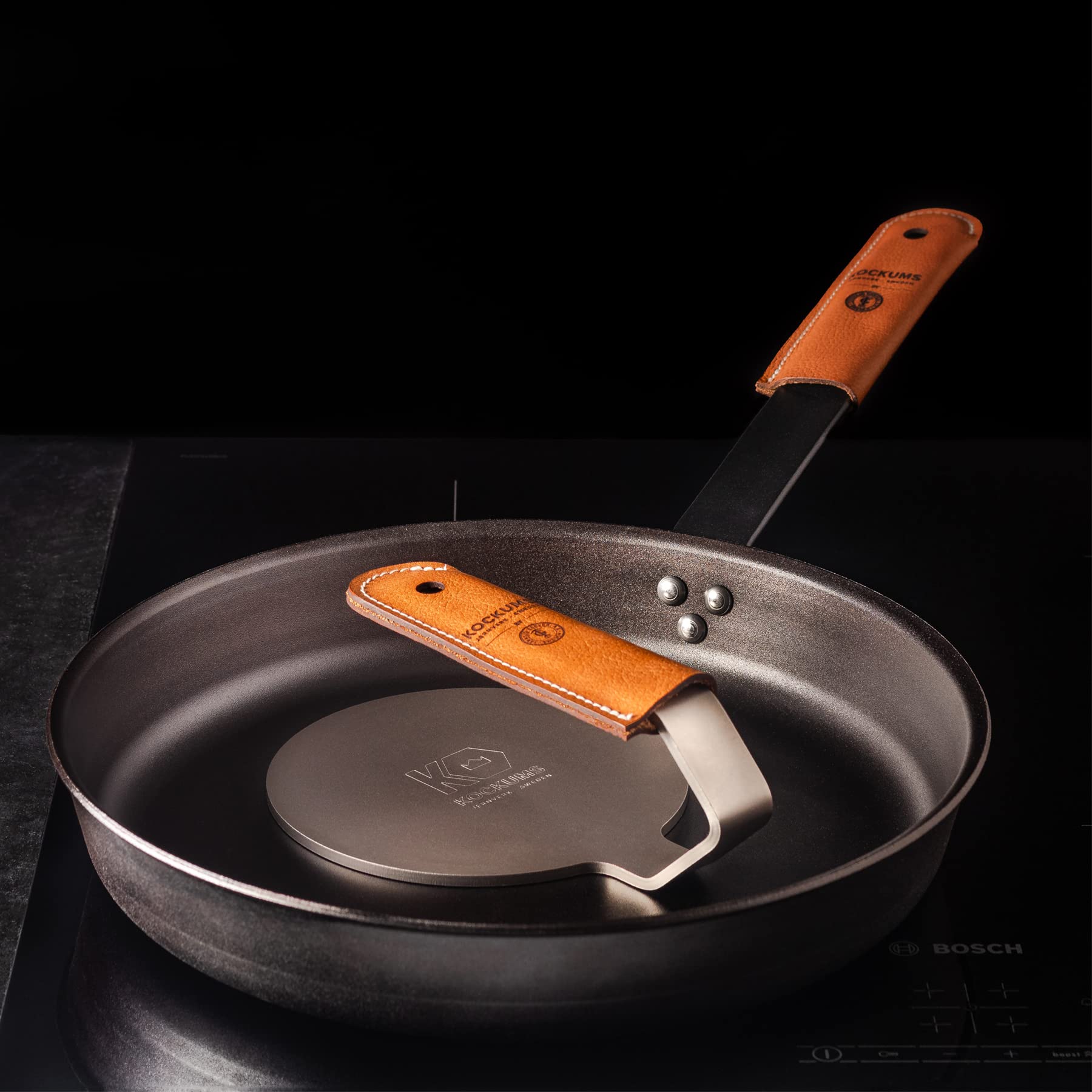 Kockums Jernverk Smash Burger Presse mit Ledergriff - Smashburger Presse 660 g Ø 14 cm - Schwedischer Edelstahl - Keine scharfen Kanten - PFAS-frei