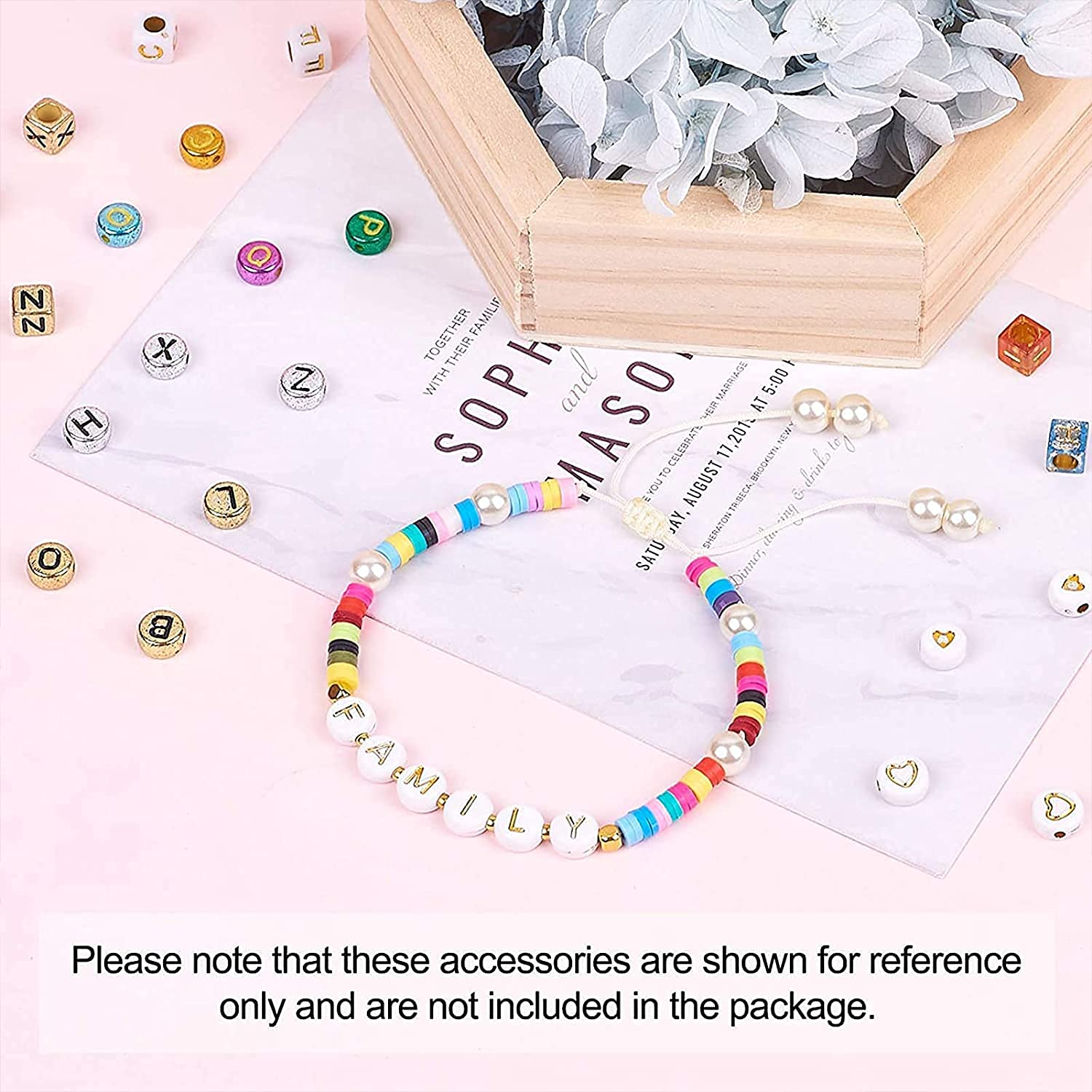 Beadthoven - 370 perline bianche piatte rotonde dell'alfabeto in acrilico, 7 x 4 mm, lettera C, con lettere colorate, per gioielli, braccialetti con nome, foro 1,2 mm
