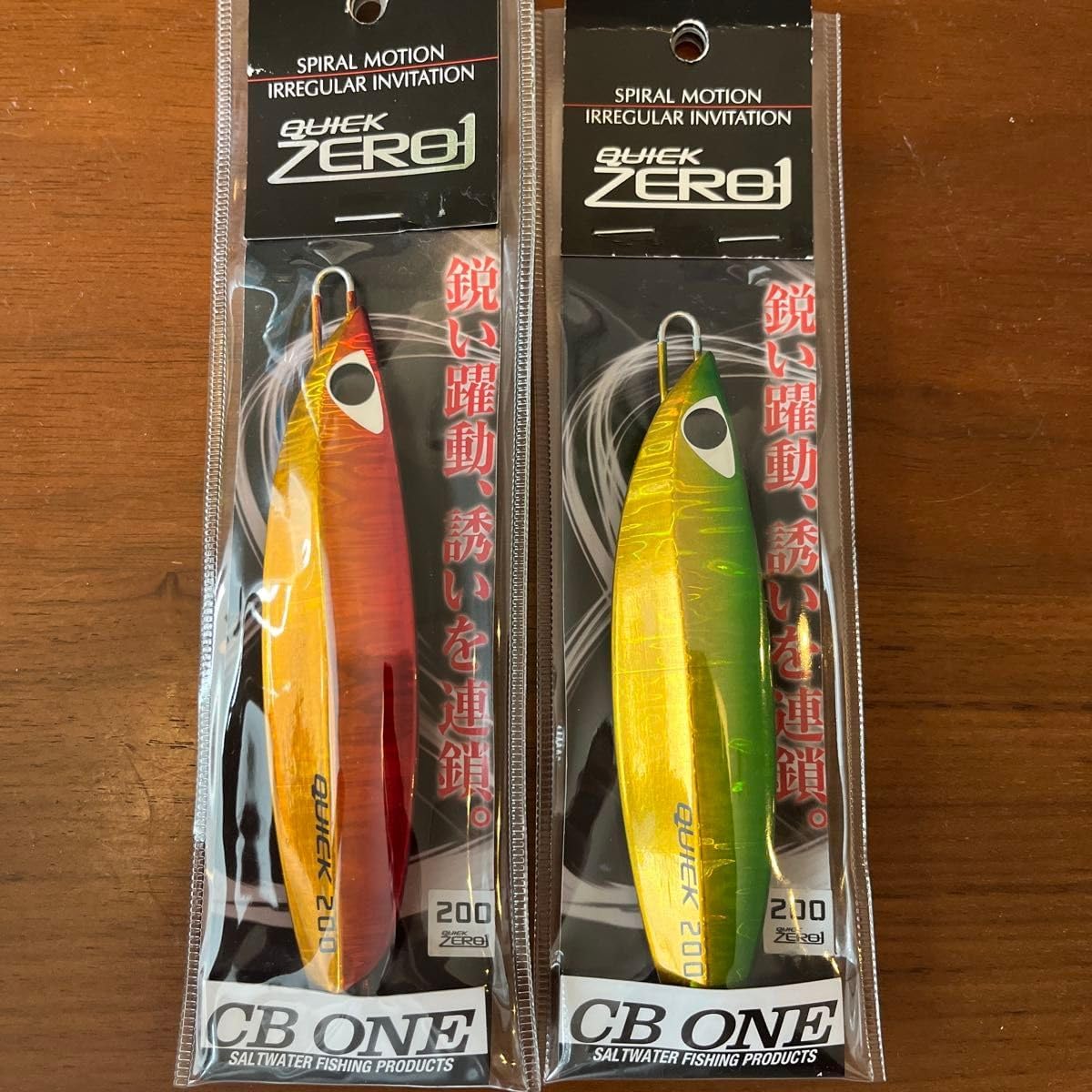 装いを新たにクイックゼロワンだけの専用カラーで製作中！ 深みのある色合いに高い輝度の色彩変化に富んだT-DNAホログラムをベースにした全14色。  左右非対称のカラーパターンなどはクイックゼロワンの造形にマッチした美しい仕上がりとなっています。 この新色は12月発売 ... クイックゼ ン200㌘ ２個セット 緑金 赤金 CB ONE