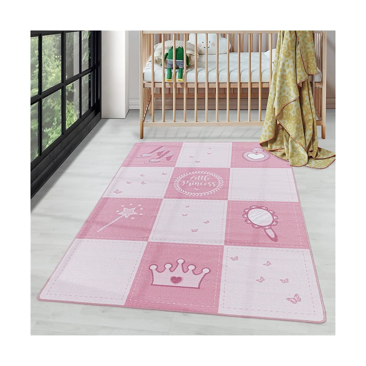Tapis de jeu enfant rose et couronne : créez un coin lecture doux