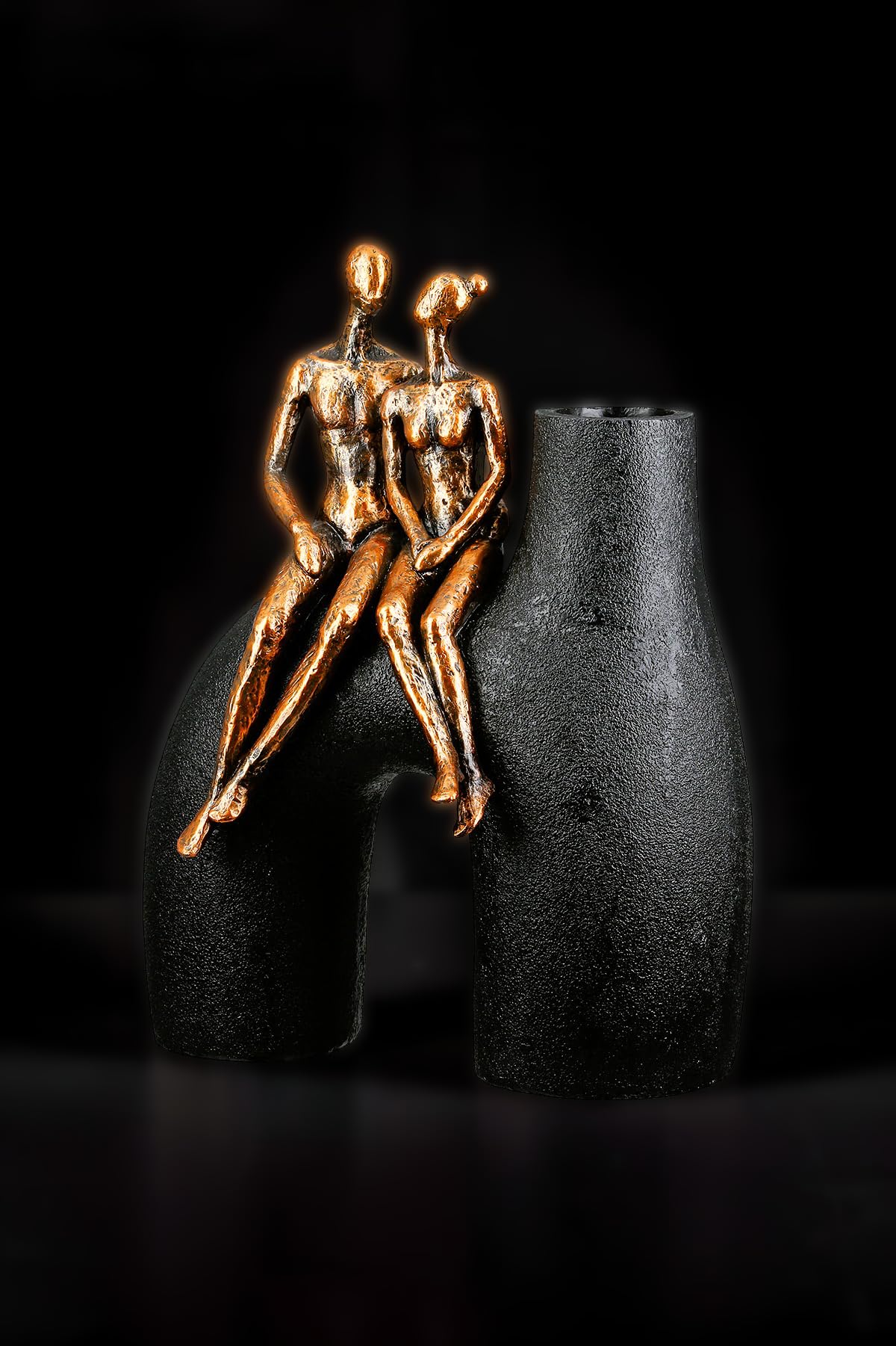 Scultura astratta moderna con vaso - Figurina romantica di coppia, resina sintetica, finitura bronzo metallizzato, elegante pezzo decorativo per la casa, L 20 cm x H 25,5 cm