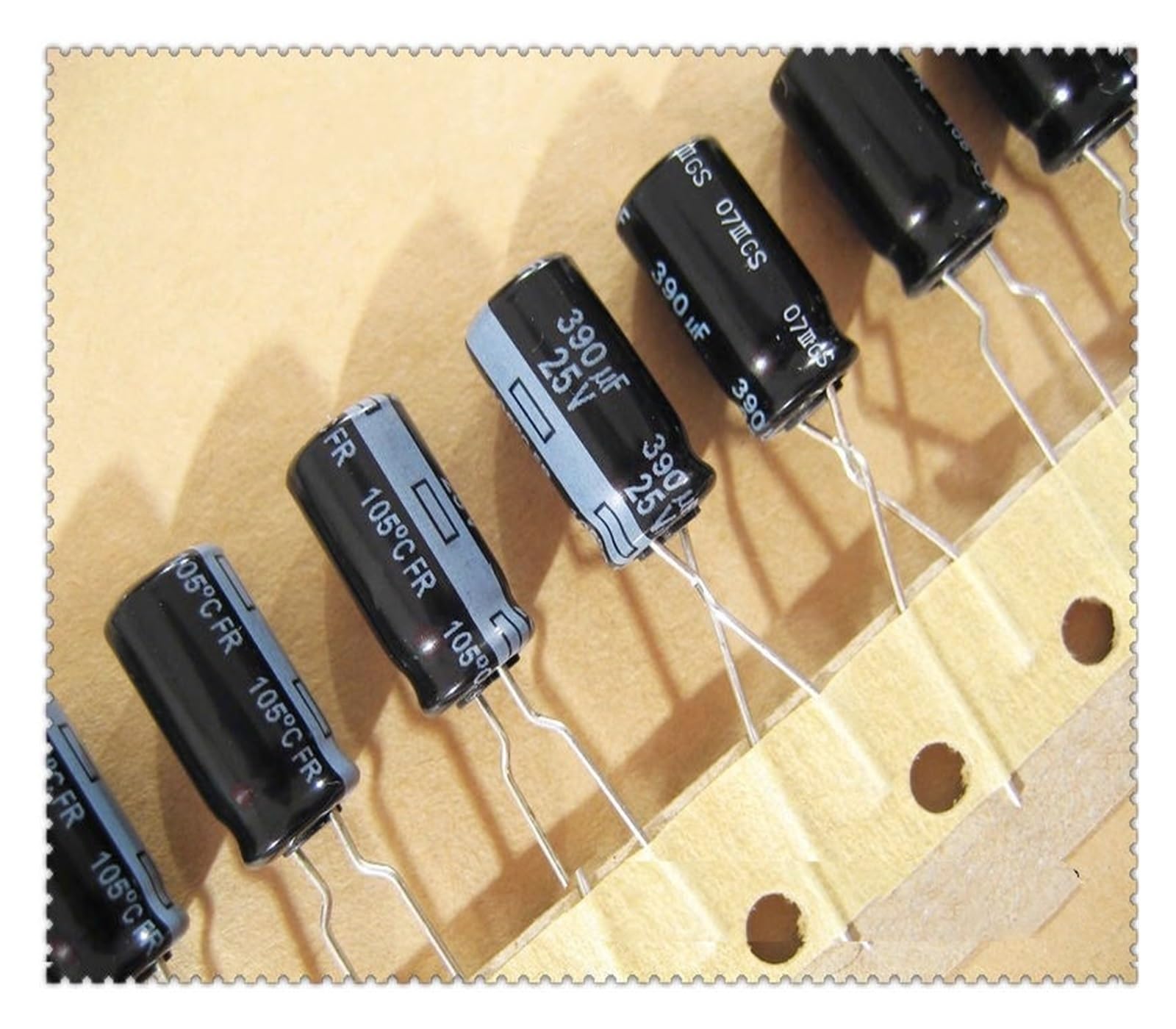 Condensateur 390uF 25V à résistance ultra faible pour circuits imprimés exigeants - Lot de 20