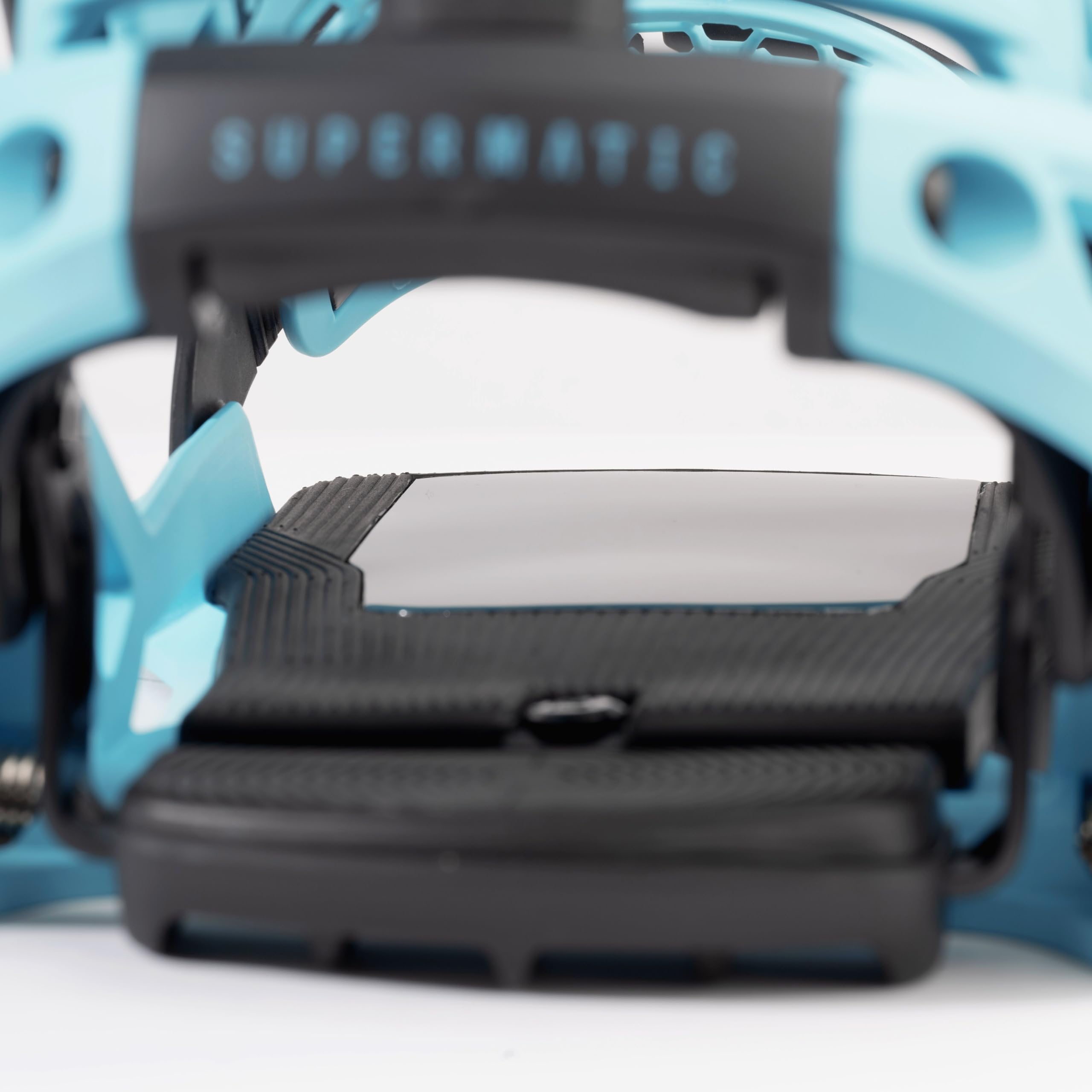 Nidecker OG Supermatic nakładki snowboardowe - system automatycznego otwierania z odchylanym spoilerem