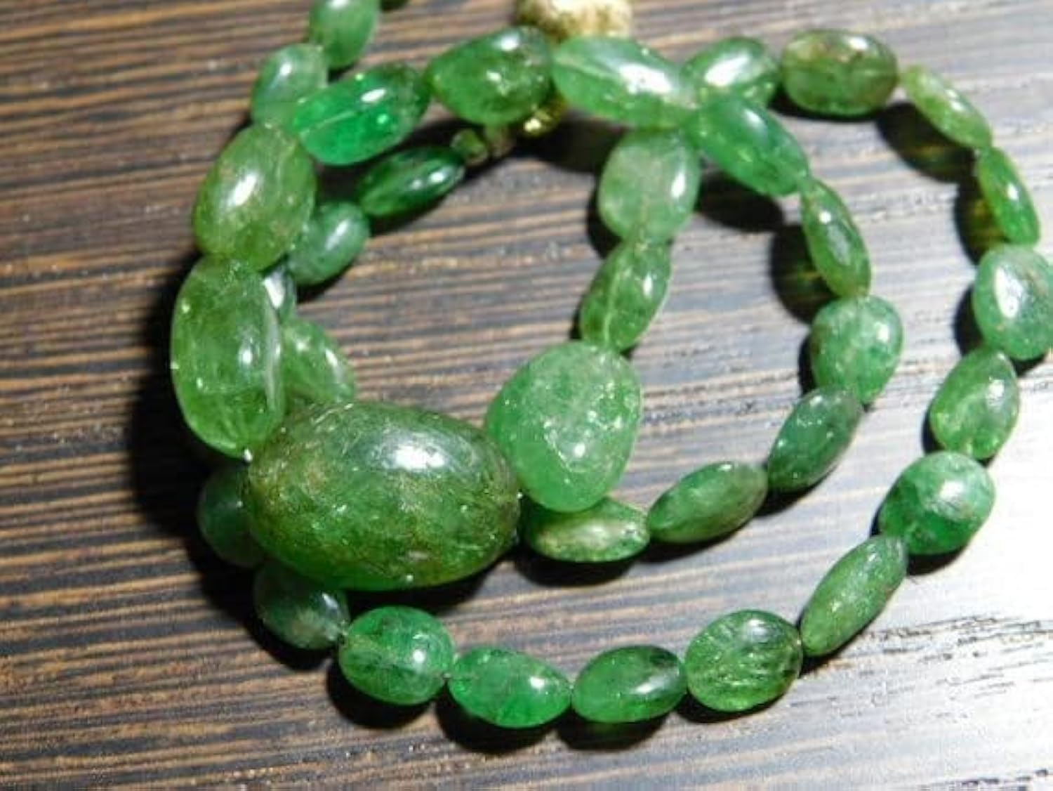 Tsavorite smooth nuggets perles vertes de 14 pouces pour création bijoux