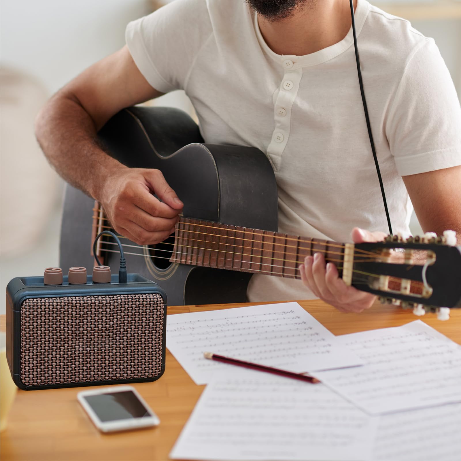Mini-Gitarrenverstärker, 5W Aufladbarer tragbarer Übungsverstärker mit Overdrive- und Clean-Effekten Bluetoothh Dual Speakers E Gitarre Verstärker für Heimübungen und Musikparty