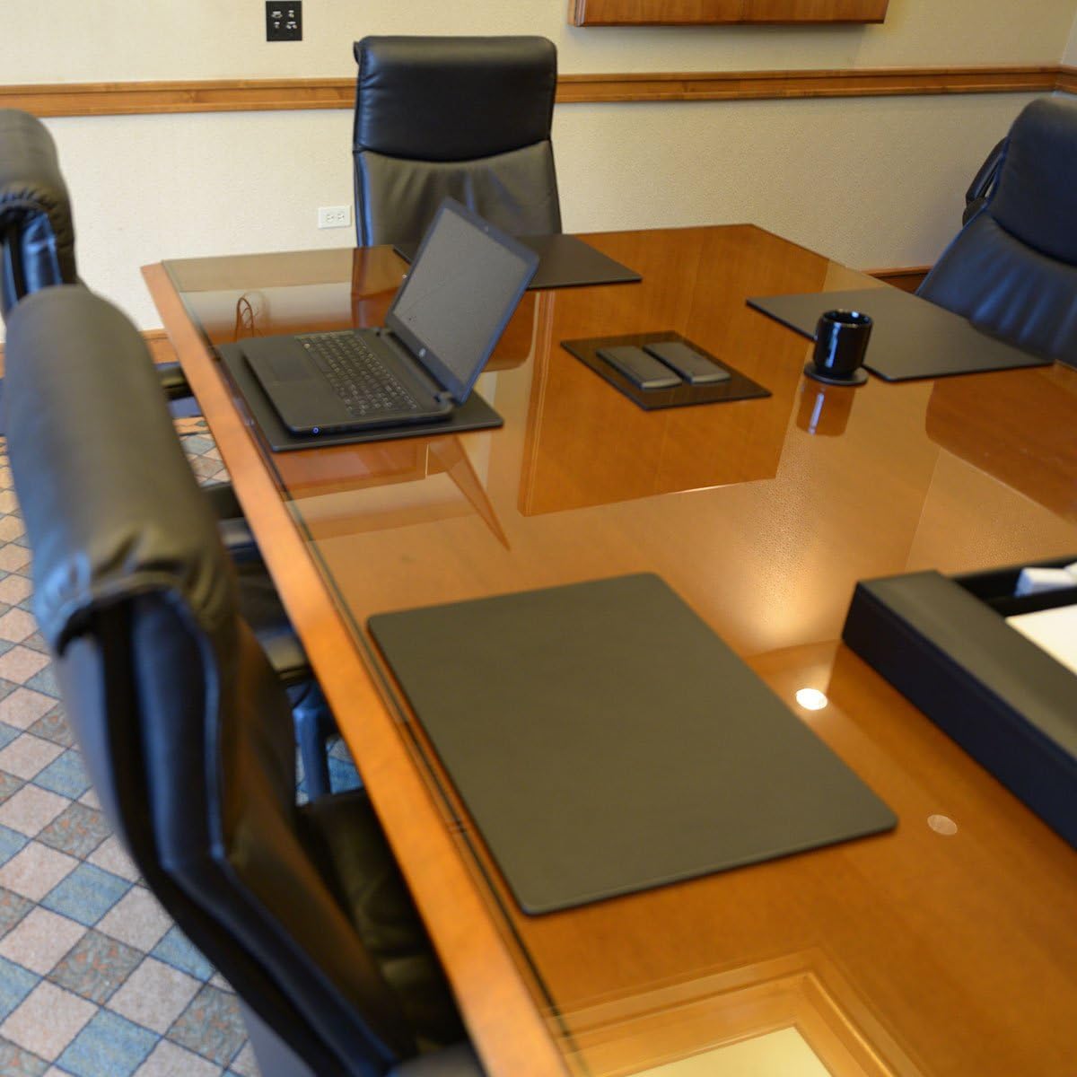 Dacasso Classic Leatherette Mat Desk pad, 24 x 19, Black (P1027)