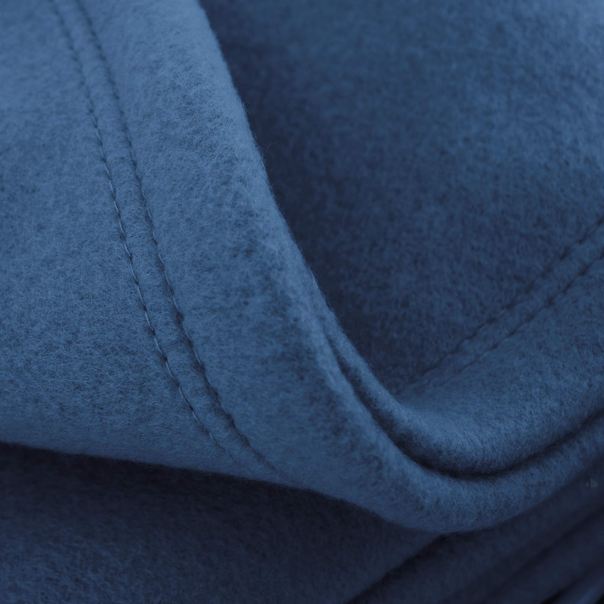 Linnea Isba Myosotis fleecedeken, 180 x 220 cm, 100% polyester, 320 g/m2, vuurvast