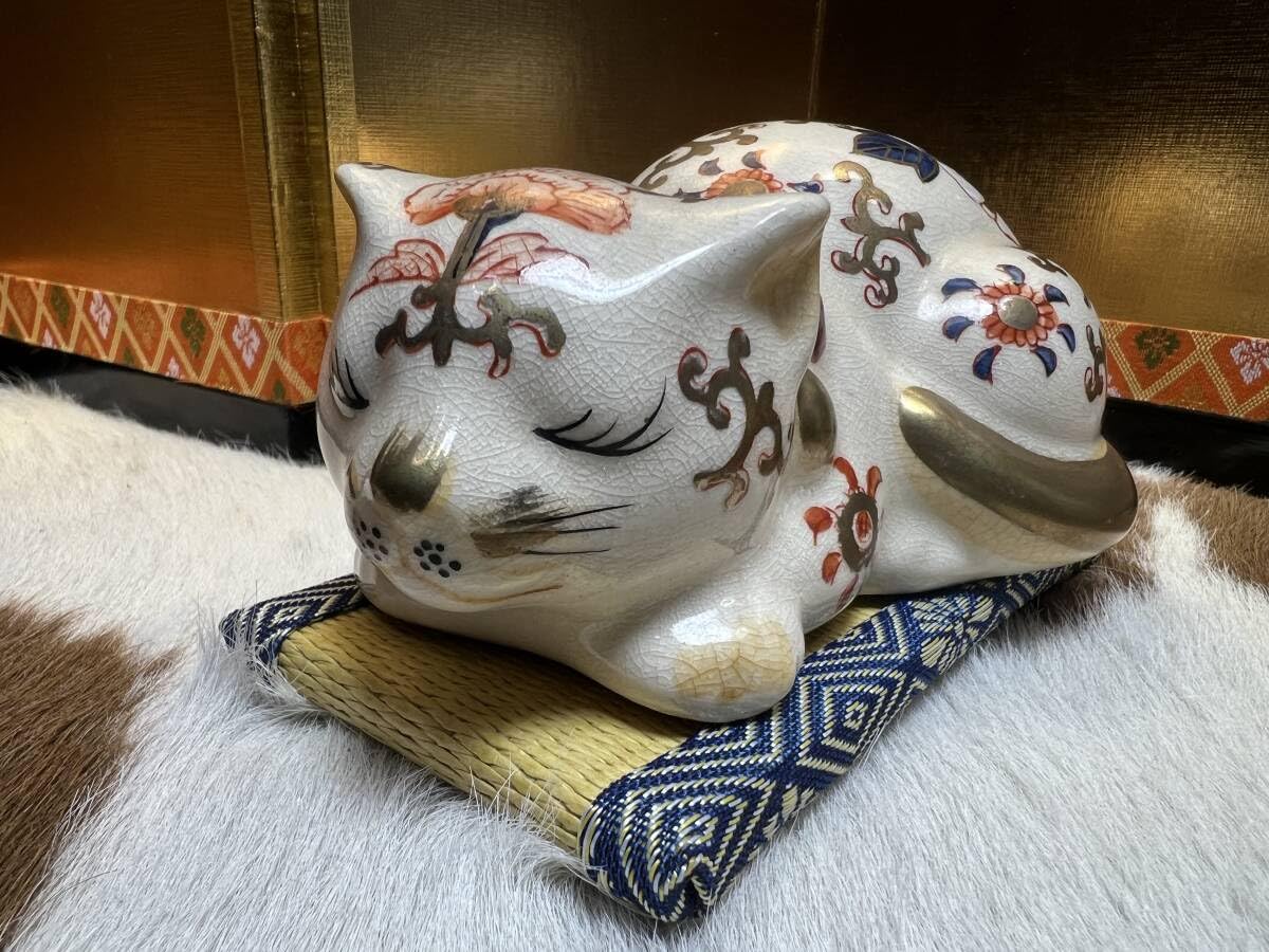 伊万里焼 猫 花模様 置物 伊万里焼 猫 花模様 置物 - メルカリ 伊万里