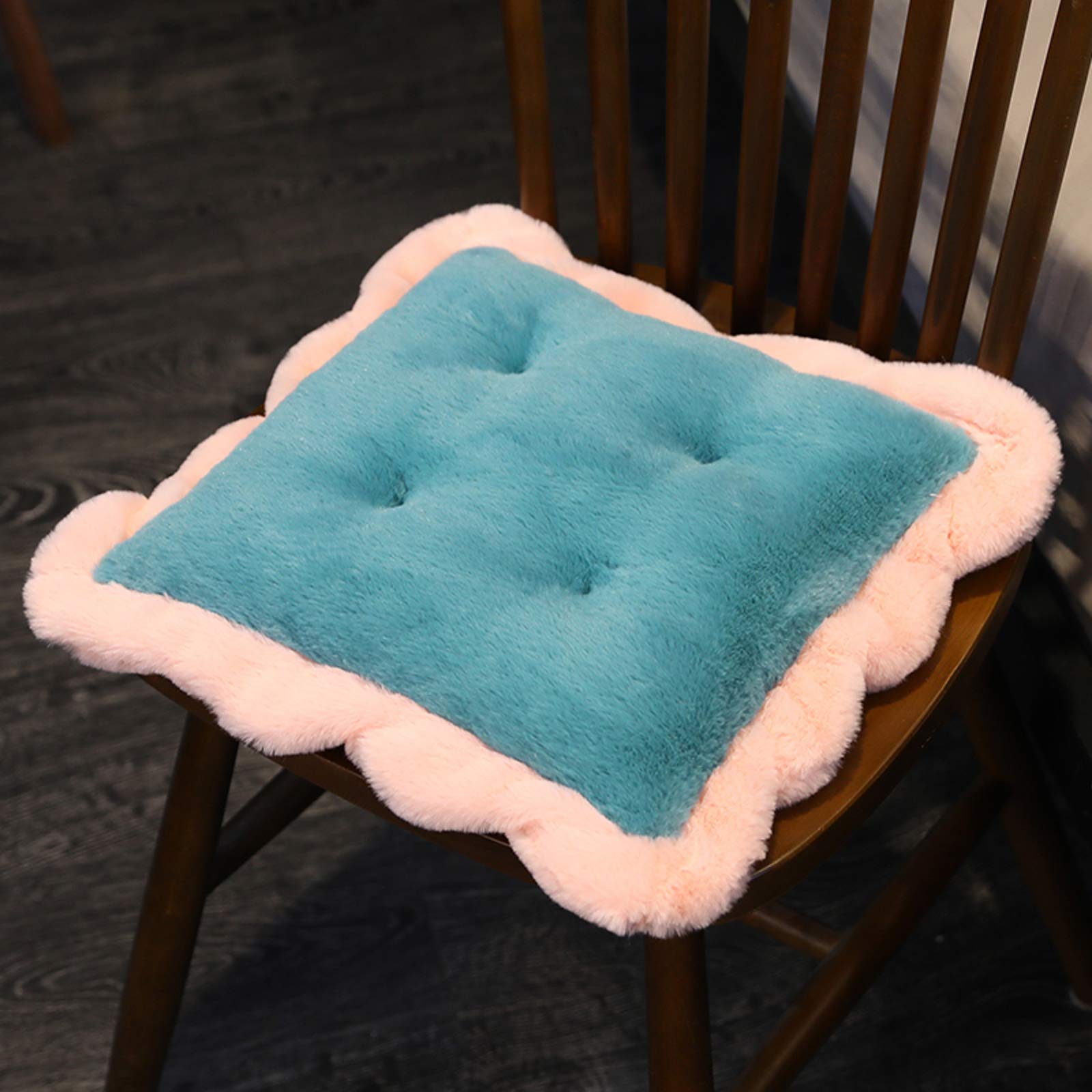 Coussin de sol épais contre les assises rigides en fausse fourrure
