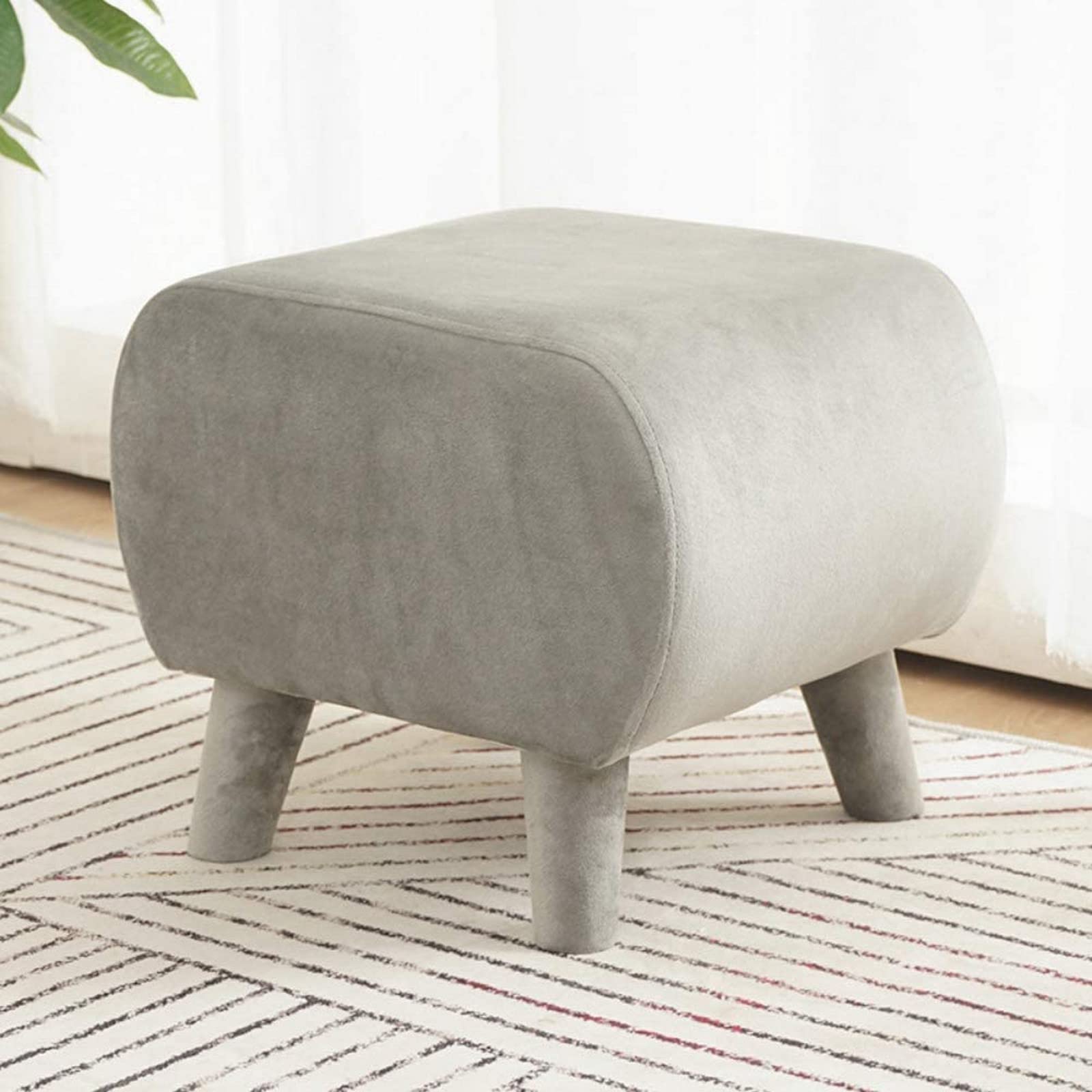 Pouf ottoman carré en tissu pour optimiser votre entrée