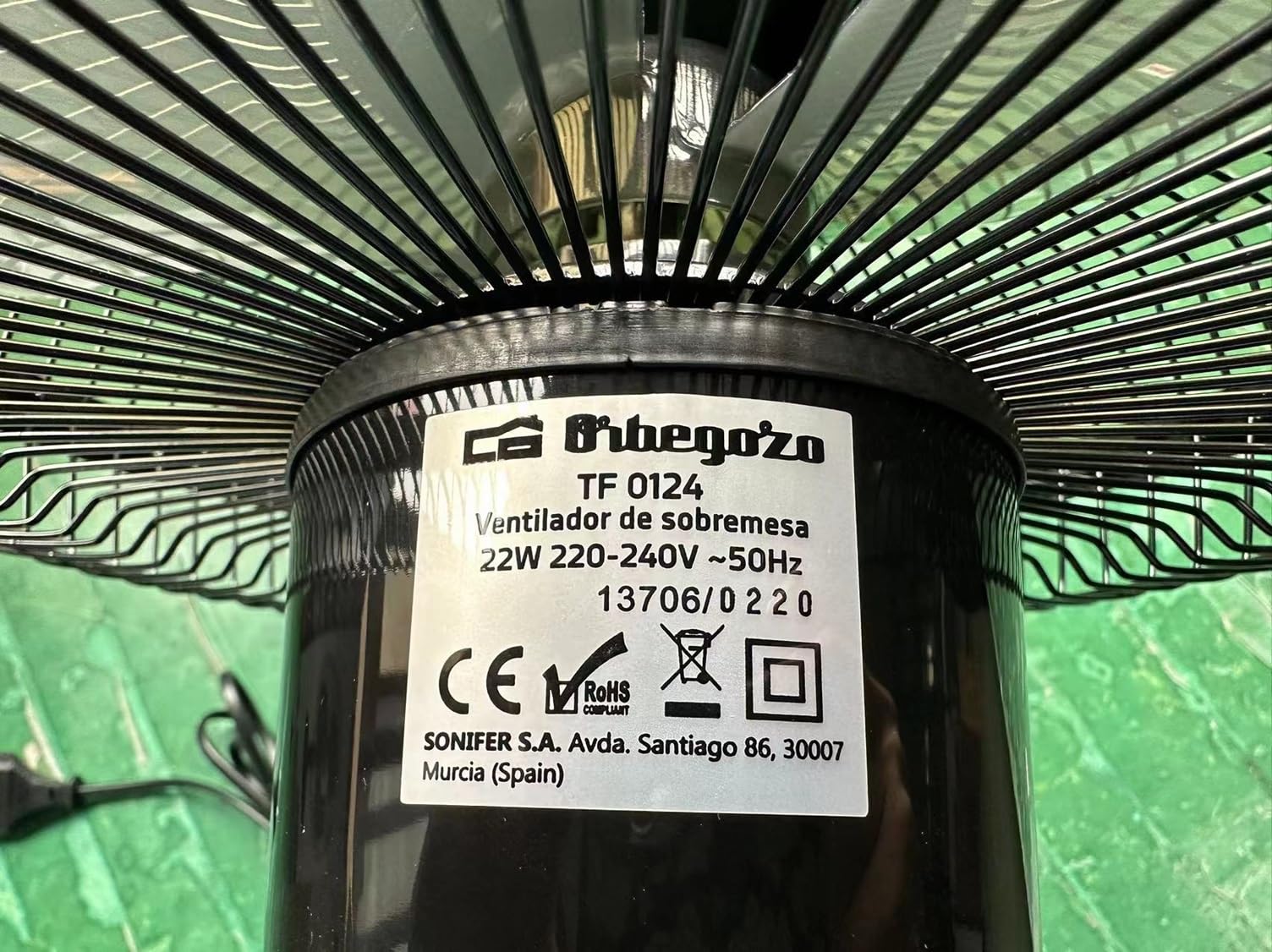 Orbegozo TF 0124 - Ventilateur de table, oscillant, 2 vitesses, hélices de 23 cm de diamètre, poignée, 25 W, témoin lumineux à LED, noir