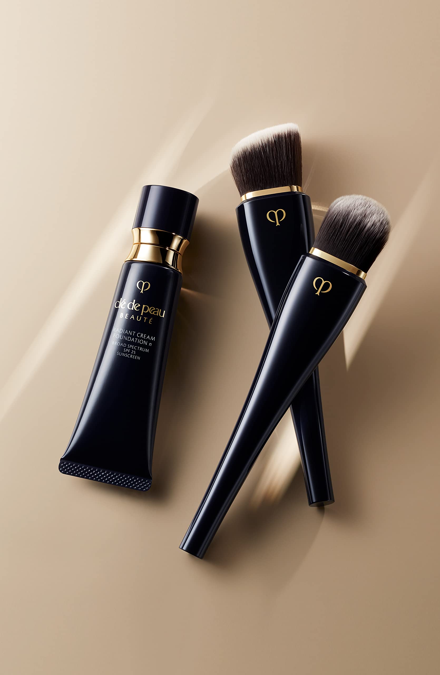 Cl%C3%A9 Peau Beaut%C3%A9 Radiant Foundation