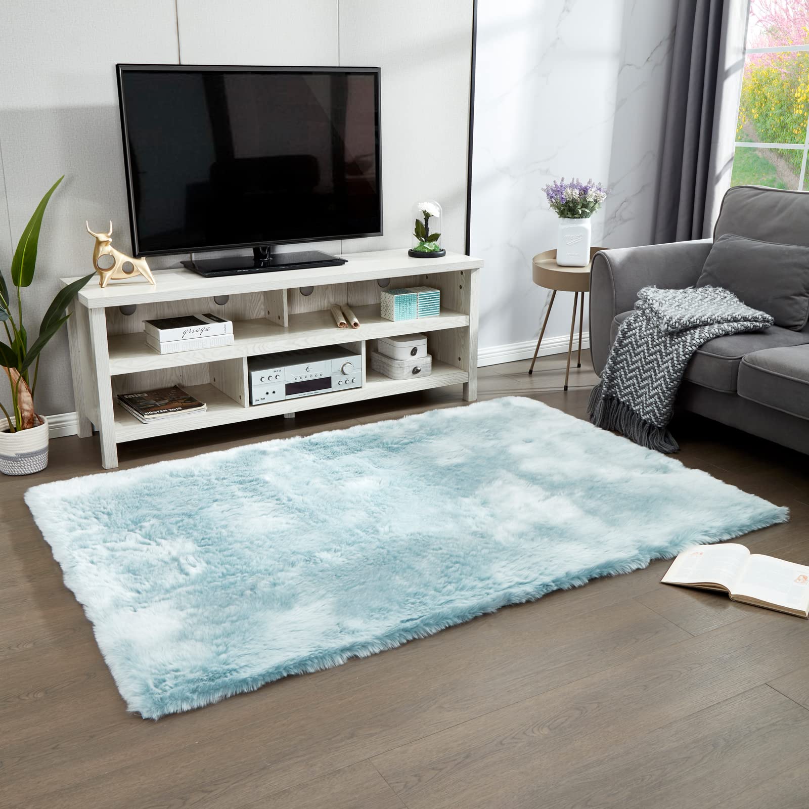JONIYEAR Luxury Thick Plush Shaggy Faux Fur Area Rug for Bedroom 4' x 6
