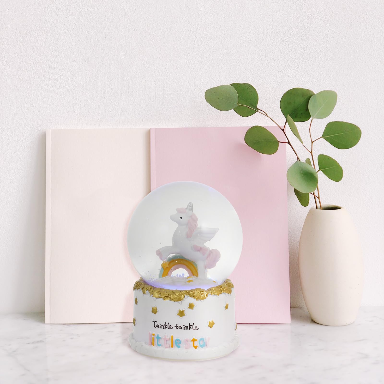 Cabilock Music Box Crystal Ball in Resina e Vetro per Decorazione | Uso in Studio e Casa, Luce Notturna, 3 Batterie Aa Non Incluse, Finitura Elegante e Lavorazione Curata