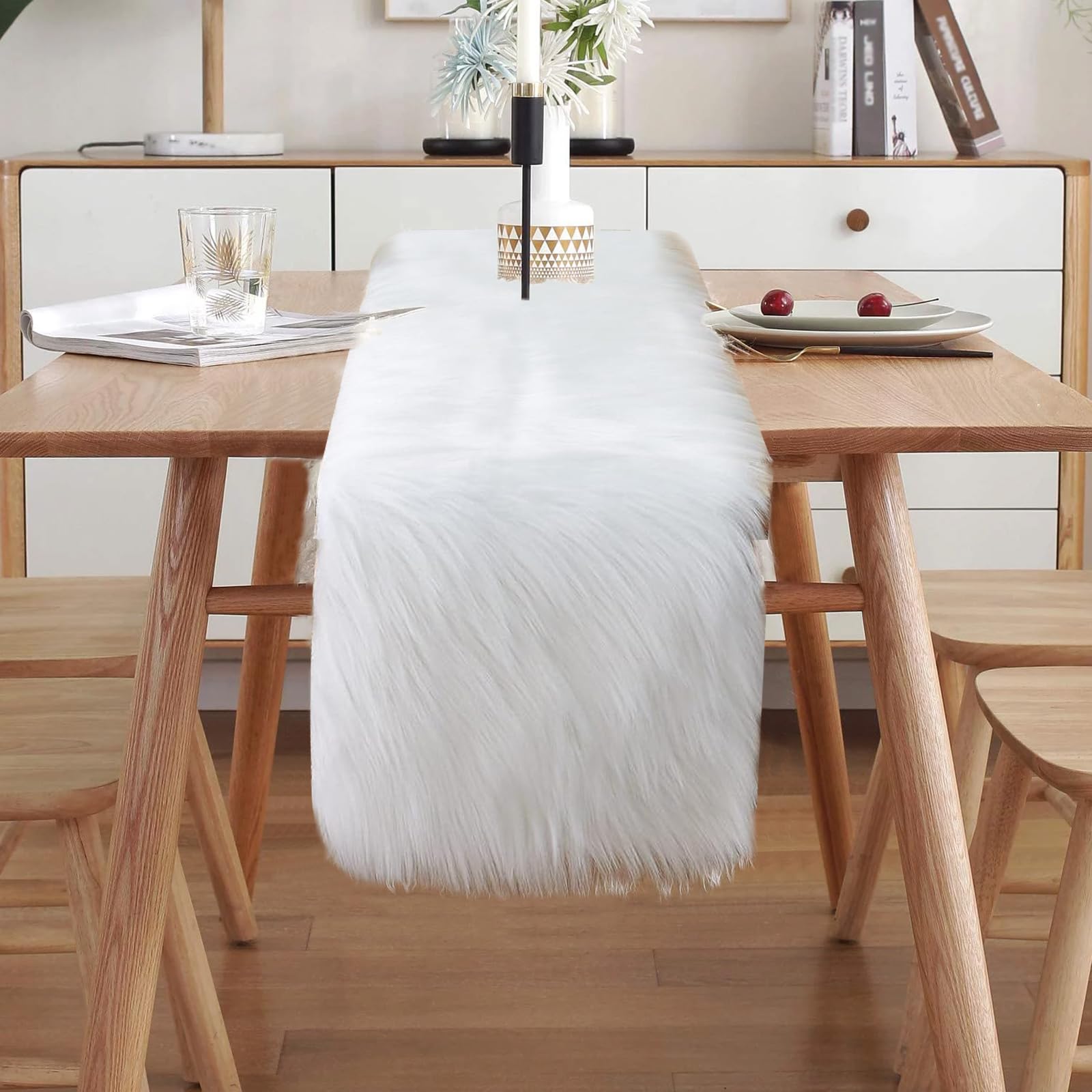 Runner Da Tavola In Pelliccia Sintetica Bianca 180x35 Cm – Morbido, Lavabile, Perfetto Per Decorazioni Natalizie E Matrimoni