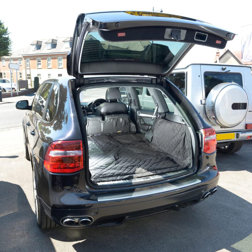 UK Custom Covers QBL631 Tapis de coffre matelassé sur mesure Noir