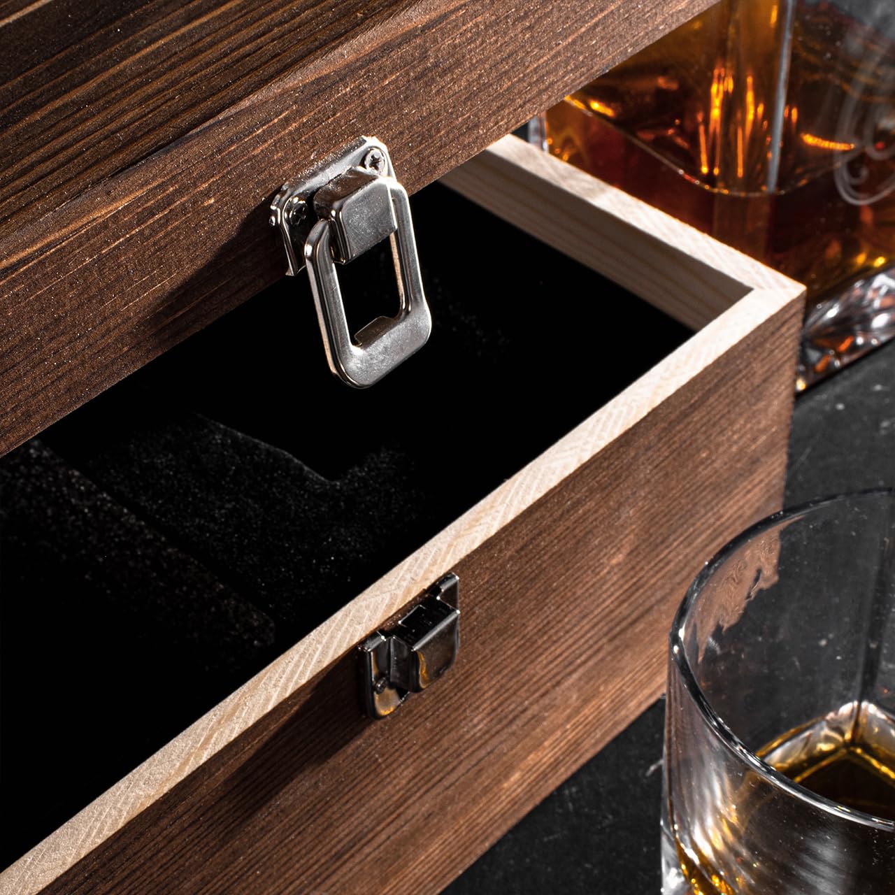 Personalisierte Whiskykaraffe Set Abschiedsgeschenk Kollege 2 Gläser Holzkiste Lasergravur Jobwechsel