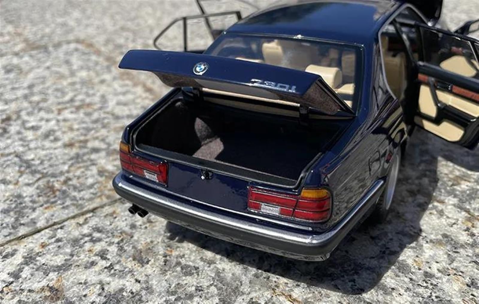Amazon.co.jp: ミニカー スケールモデルカー 1:18 BMW クラシックカー