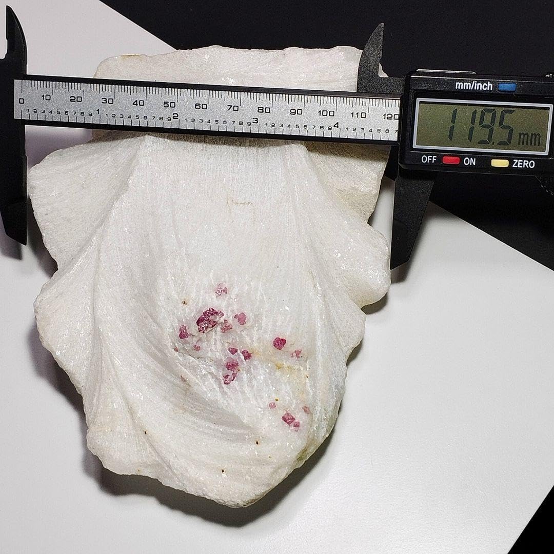 834g 母岩付き スピネル 原石 自立可能 ピンク レッドスピネル UV蛍光