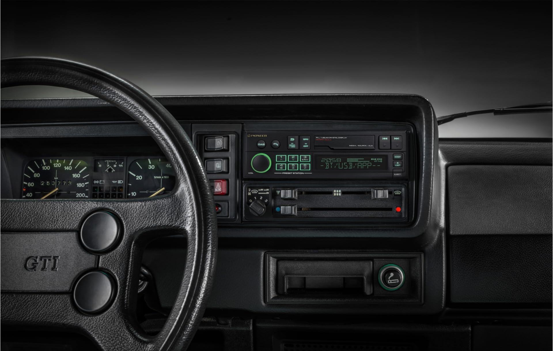 Pioneer SXT-C10PS Autoradio 1-DIN: Retro-Design mit modernster Technik, Bluetooth®, DAB+, USB, AUX, RGB-Beleuchtung, 13-Band-Equalizer, Pioneer Smart Sync App