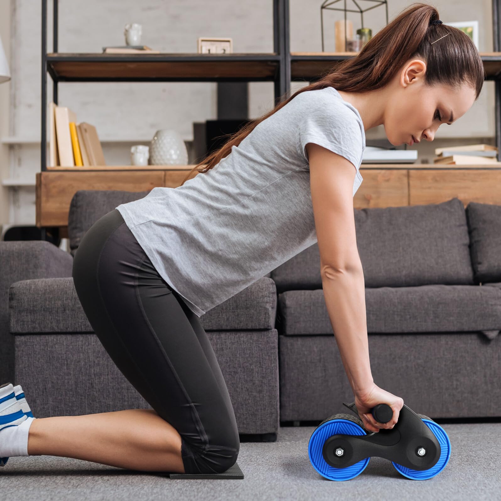 Automatischer Rebound Ab Roller mit Stabilem Doppelrad Integrierter Handyhalter und Rutschfester Kniematte Multifunktionales Fitnessgerät für Bauch Arm Zufällige Zufällige Farbe