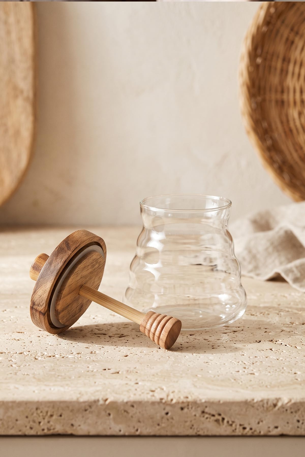 Honigglas 500 ml mit Holzdeckel und Honiglöffel – Borosilikatglas Honigbehälter – Transparenter Honigtopf für Honig, Sirup und Süßungsmittel