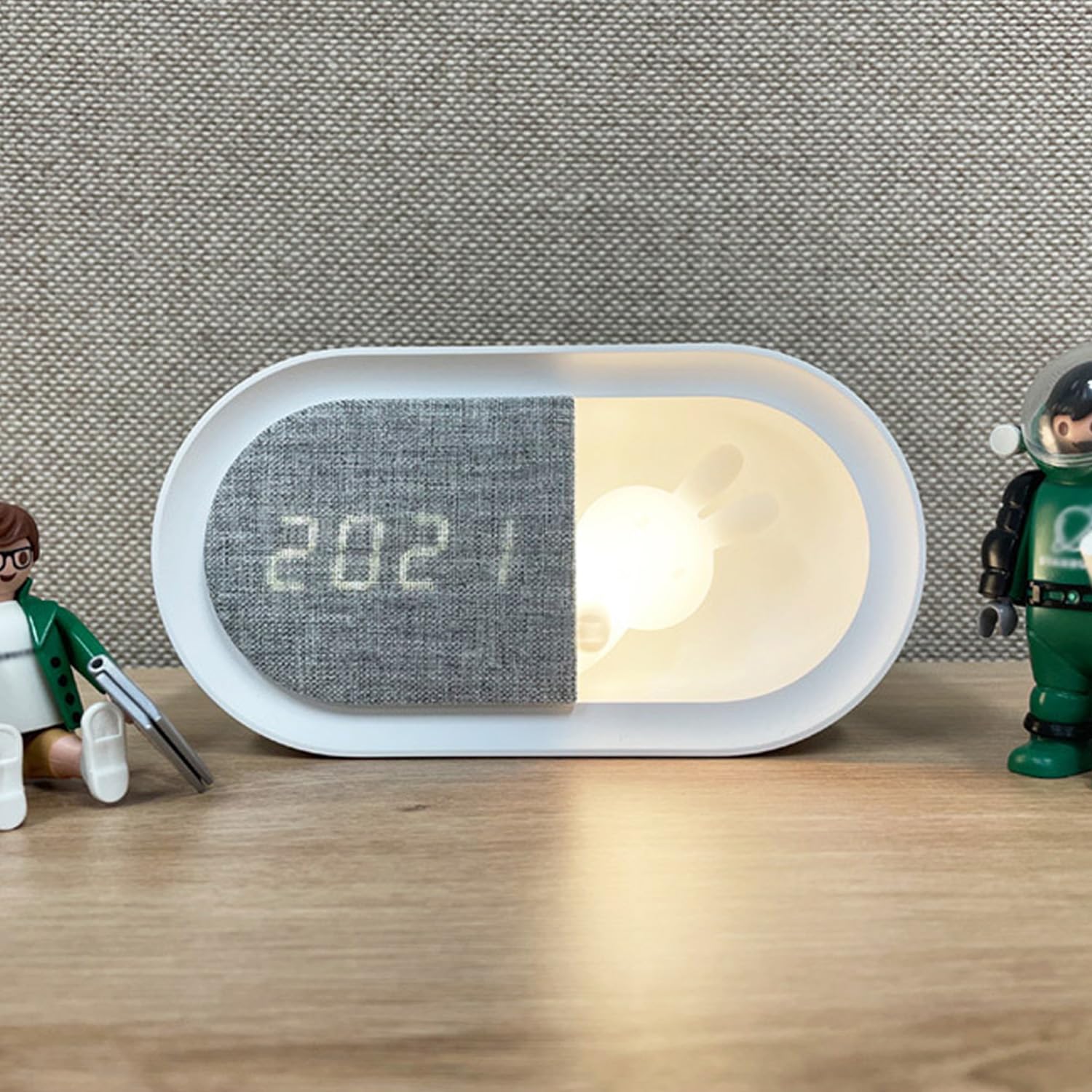 Forever Light Kinderwecker mit Nachtlicht FNL‑05 Ingrid | Digitaler Wecker mit 1200 mAh Akku & USB‑C | Geräuschlos | LED Häschen-Lampe | Für Kinderzimmer, Babyzimmer & Reisen – Weiß