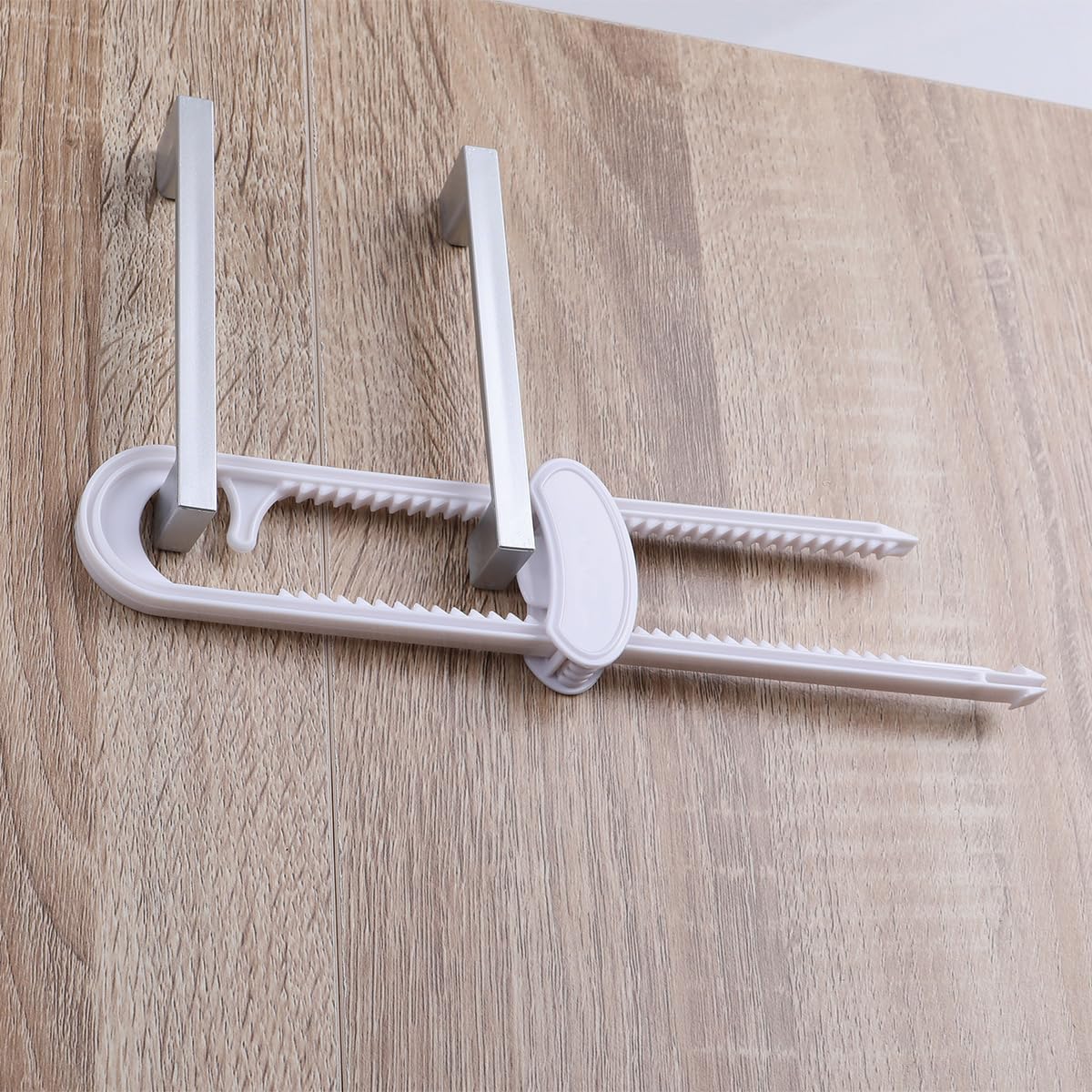 Dreambaby Sliding Locks with Catch 2 Pack-White by Dreambaby