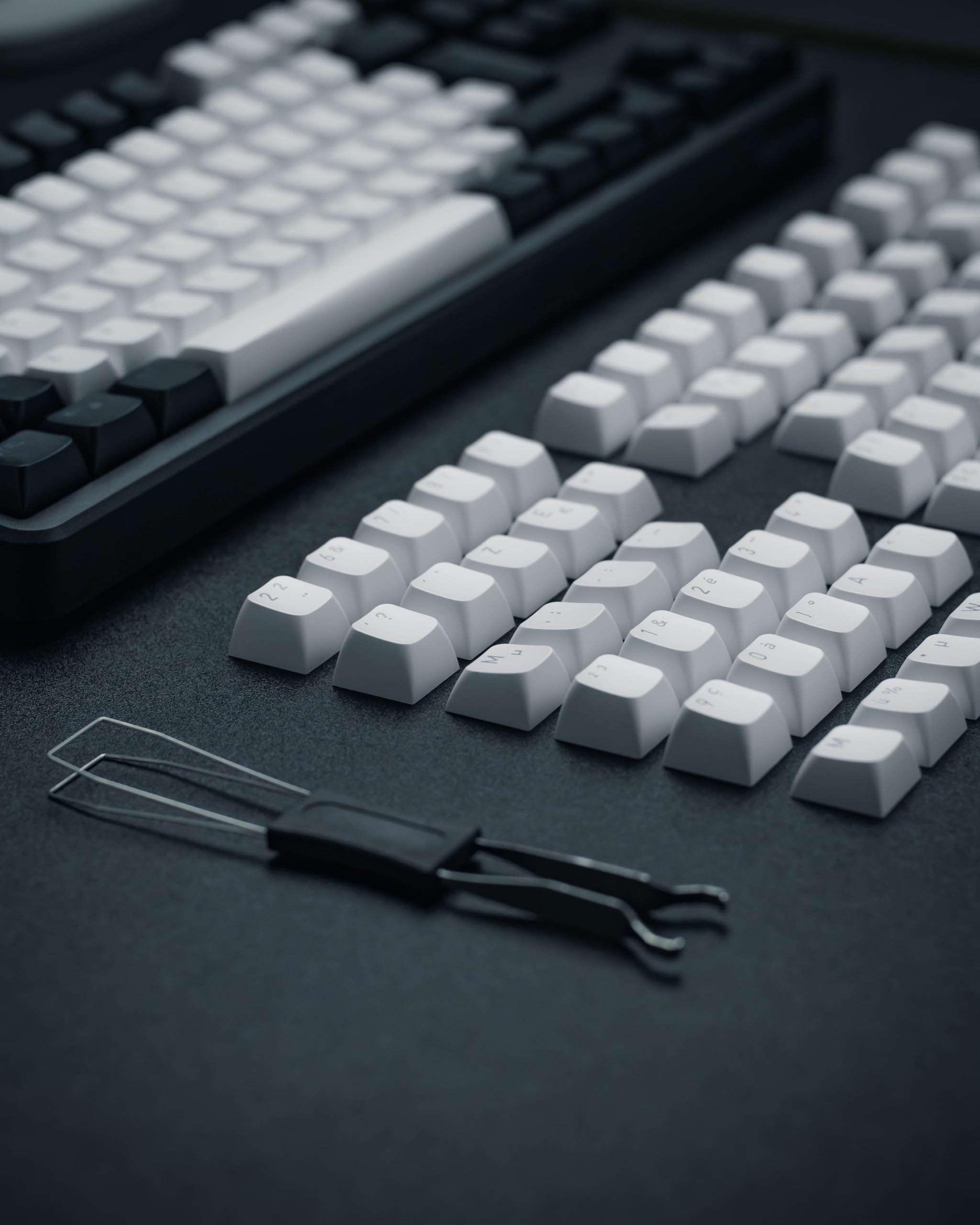HATOR Rockfall 3 TKL - Teclado inalámbrico para videojuegos, intercambiable en caliente, RGB, Gasket Mount, batería de 4000 mAh, 2,4 GHz/Bluetooth/USB, PBT Keycaps, QMK/VIA, DE Layout, Mac/Windows