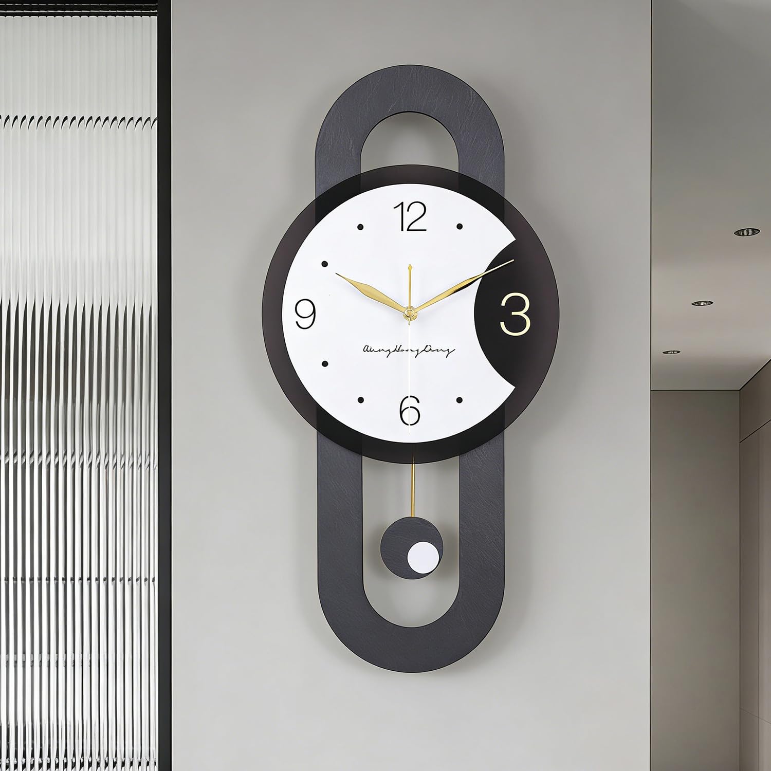 Horloge murale surdimensionnée en métal et acrylique de luxe